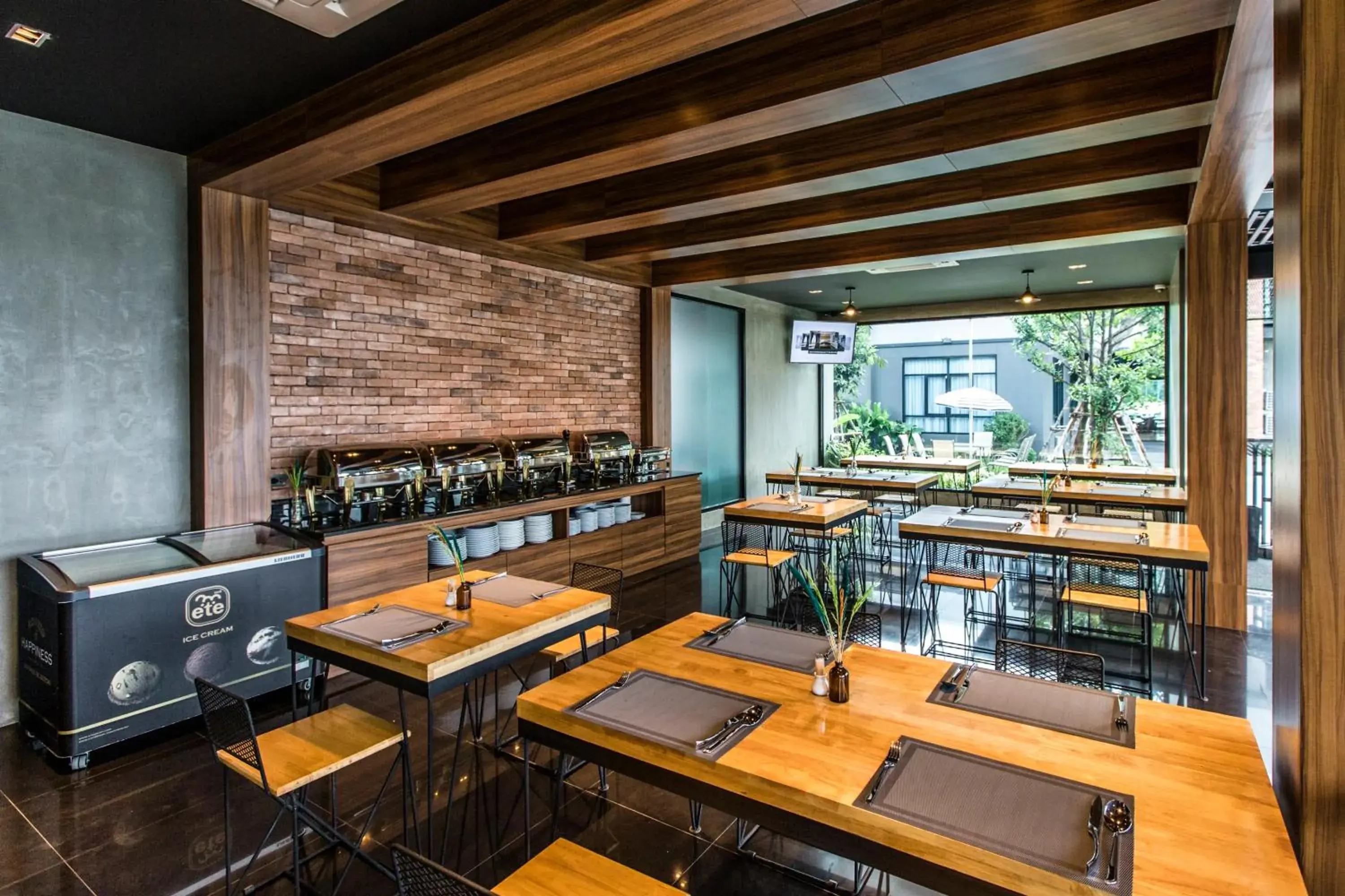 Restaurant/places to eat in Cresco Hotel Buriram Restaurant/places to eat in Cresco Hotel Buriram