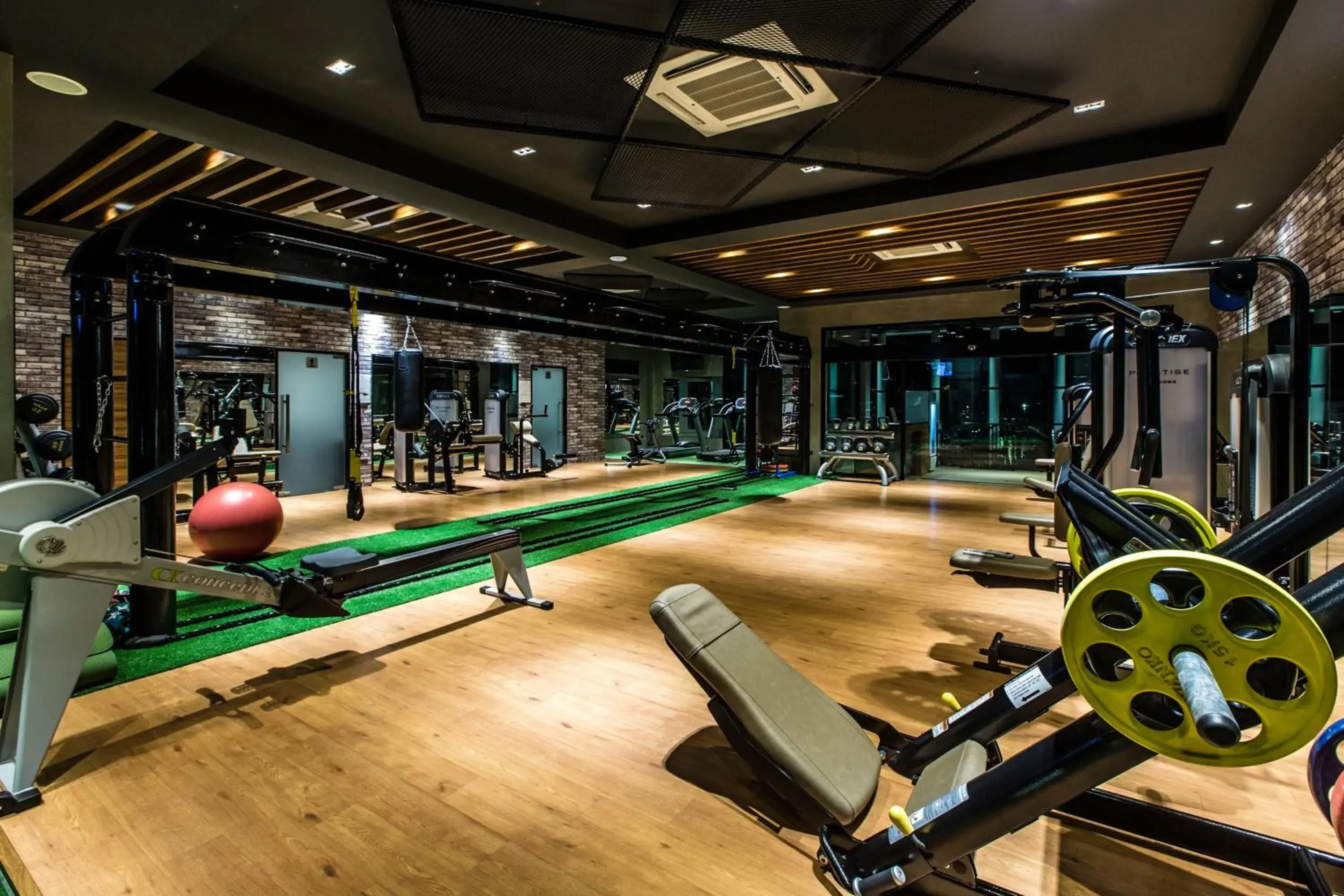 Fitness centre/facilities in Cresco Hotel Buriram Fitness centre/facilities in Cresco Hotel Buriram