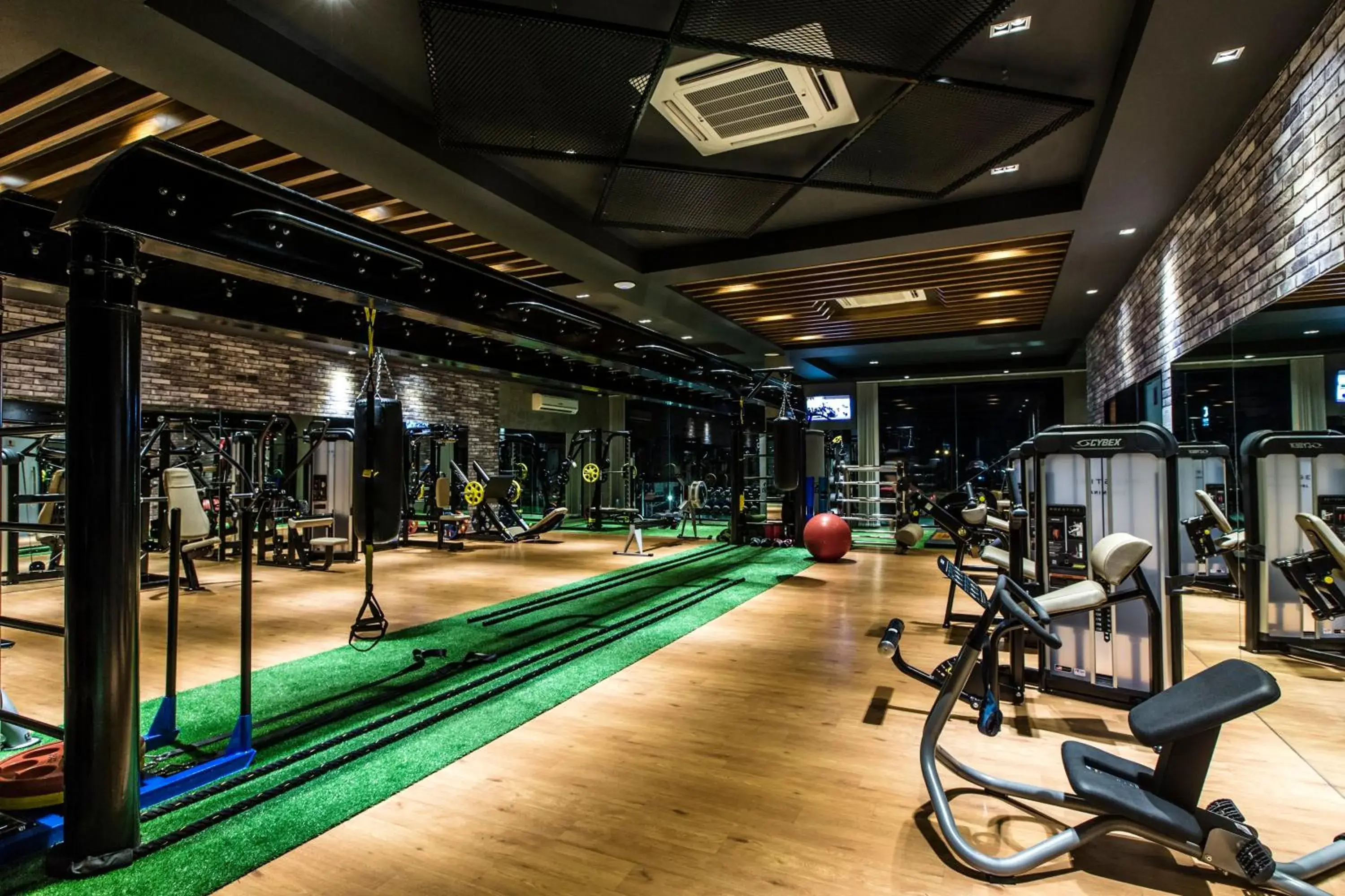 Fitness centre/facilities in Cresco Hotel Buriram Fitness centre/facilities in Cresco Hotel Buriram