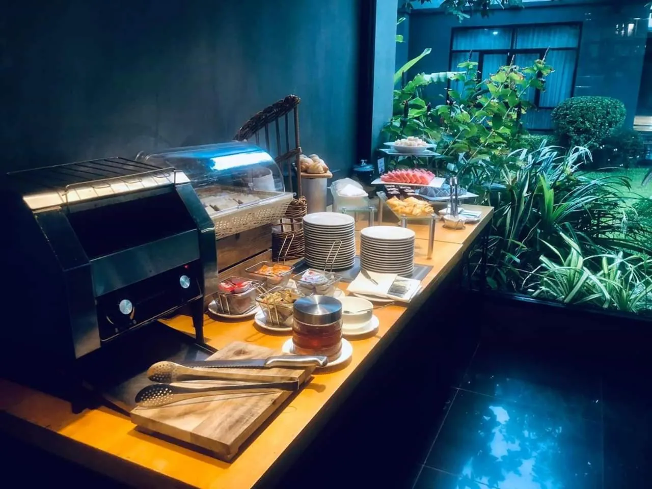 Restaurant/places to eat in Cresco Hotel Buriram