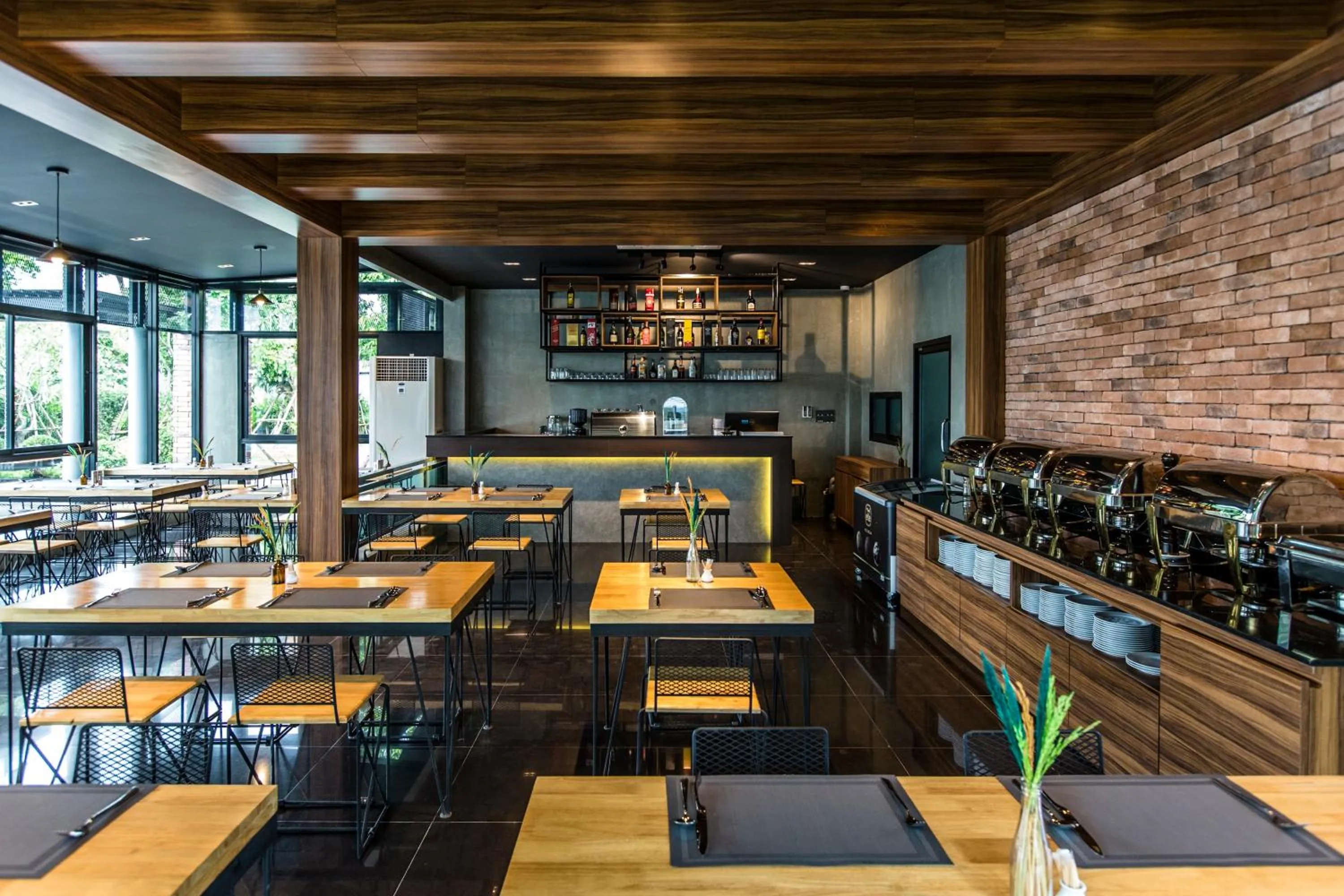 Restaurant/places to eat in Cresco Hotel Buriram