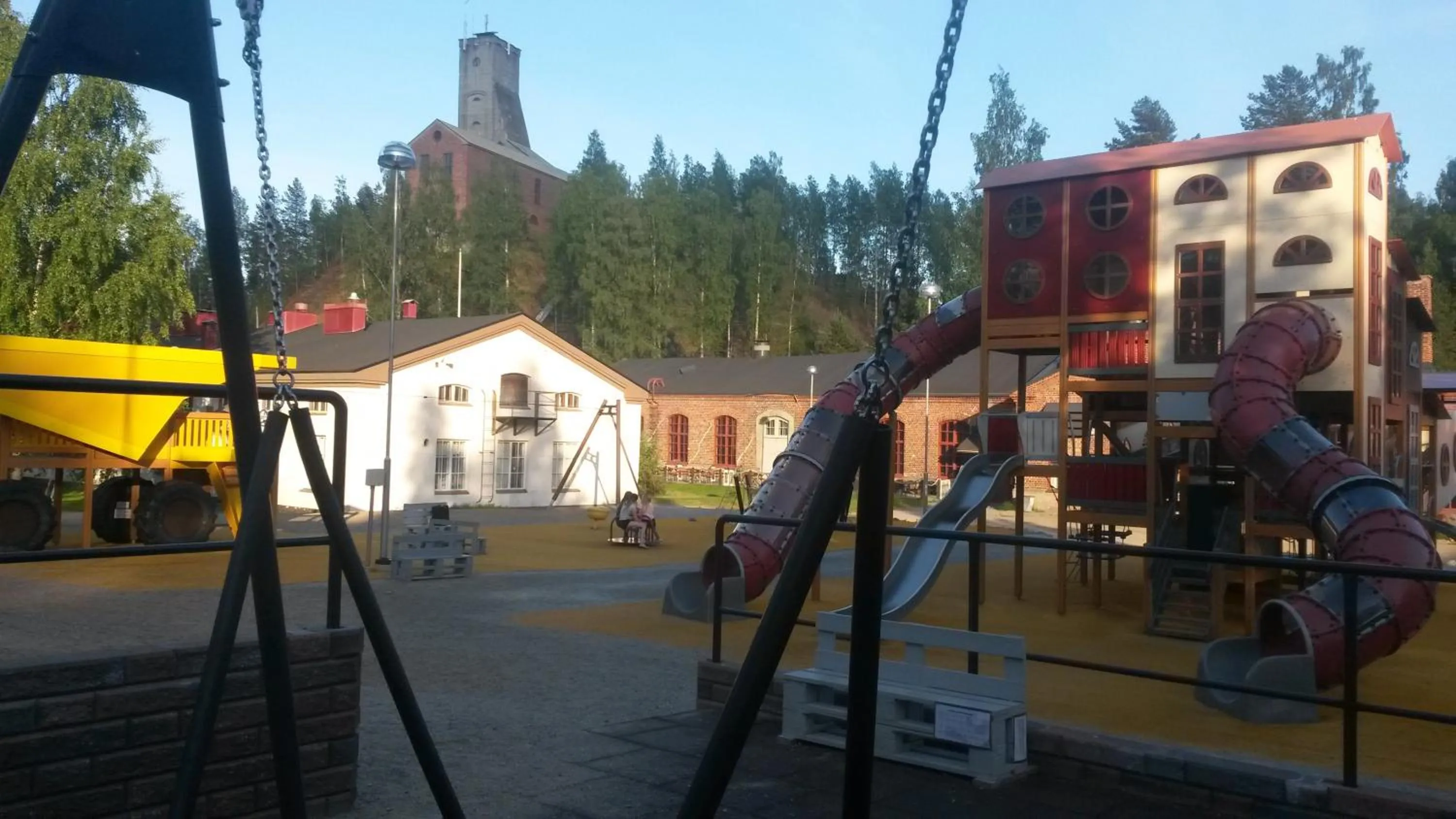 Family in Kyykerin Kartano