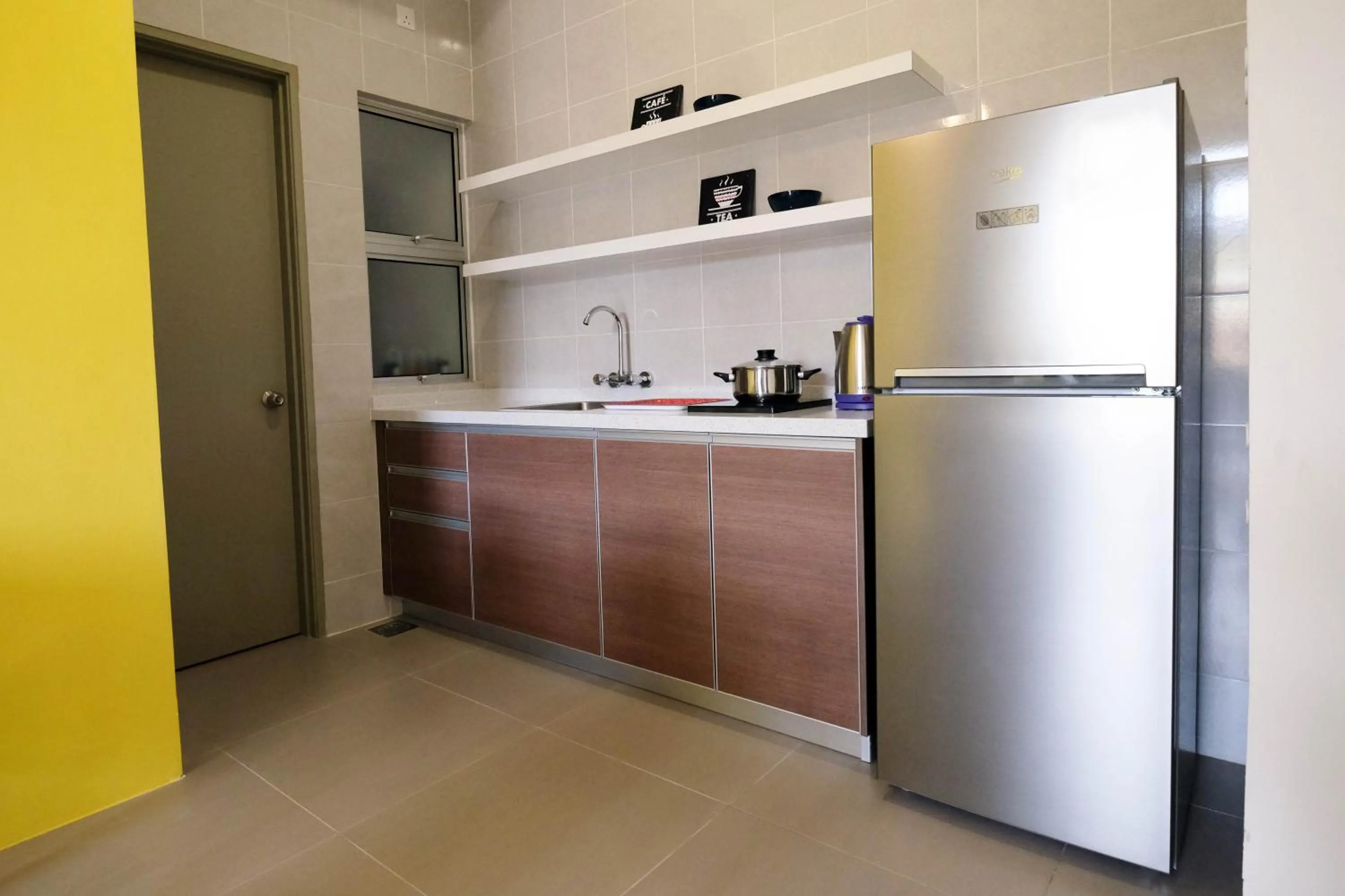 Kitchen or kitchenette in Play Residence at Golden Hills