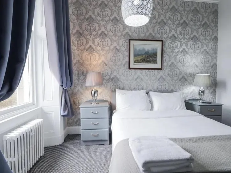 Bed in McInnes House rooms with breakfast