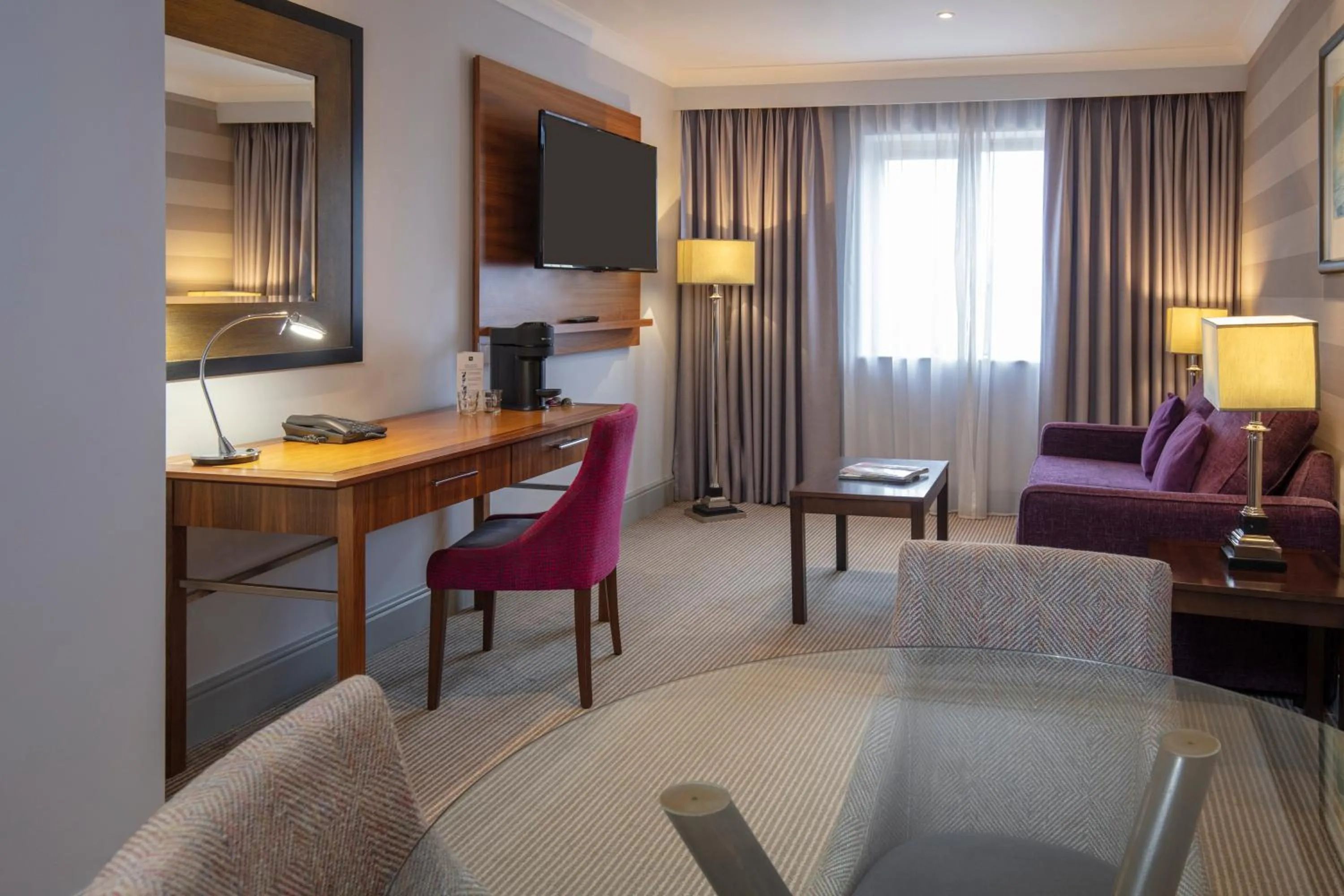 TV and multimedia in Cambridge Belfry Hotel & Spa