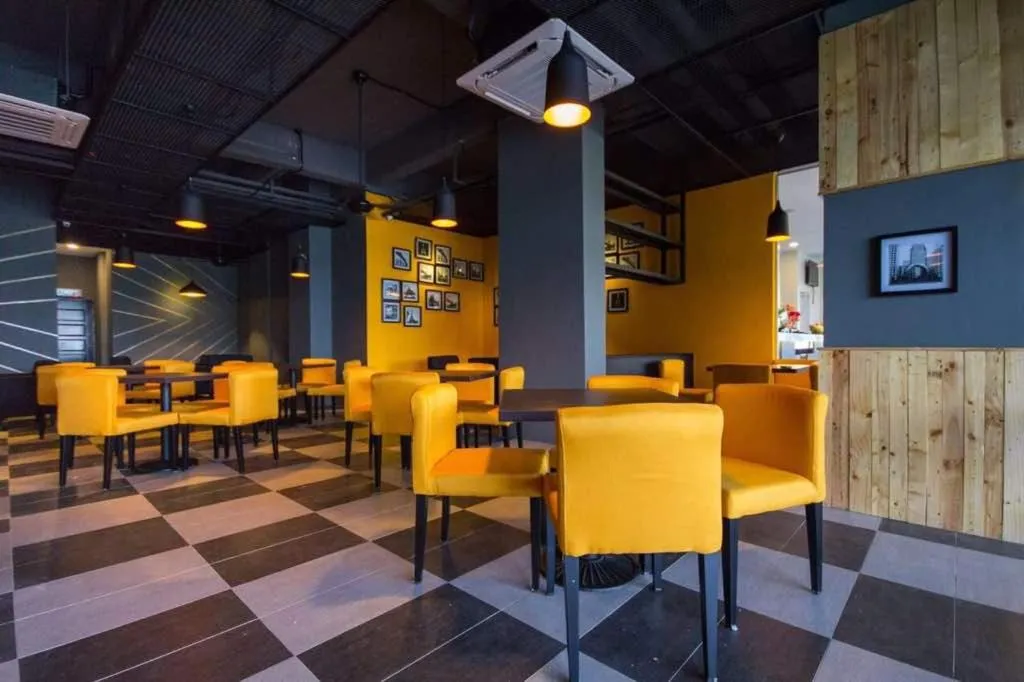 Restaurant/places to eat in OMG Hotel