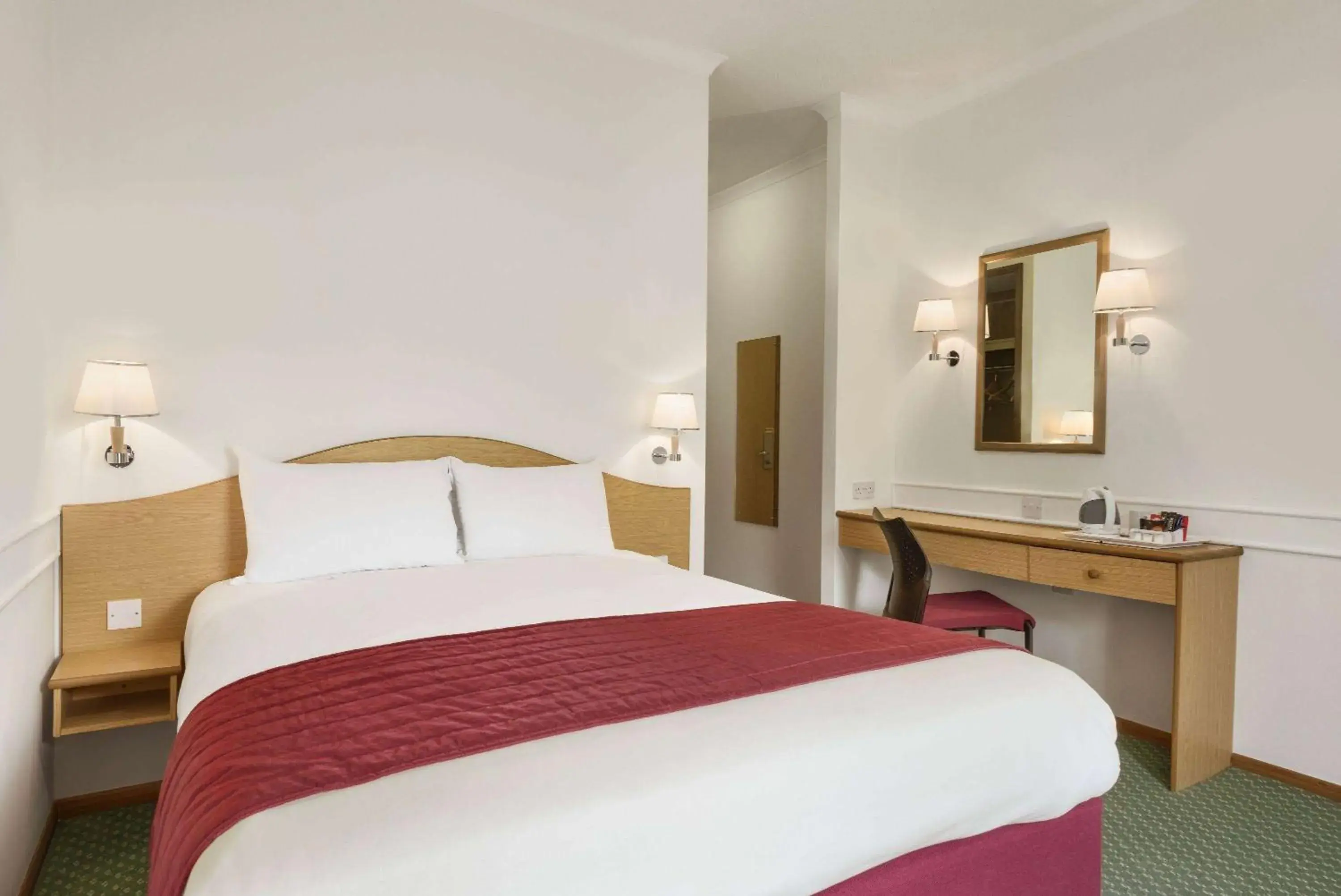 Photo of the whole room, Bed in Days Inn by Wyndham Donington Photo of the whole room, Bed in Days Inn by Wyndham Donington