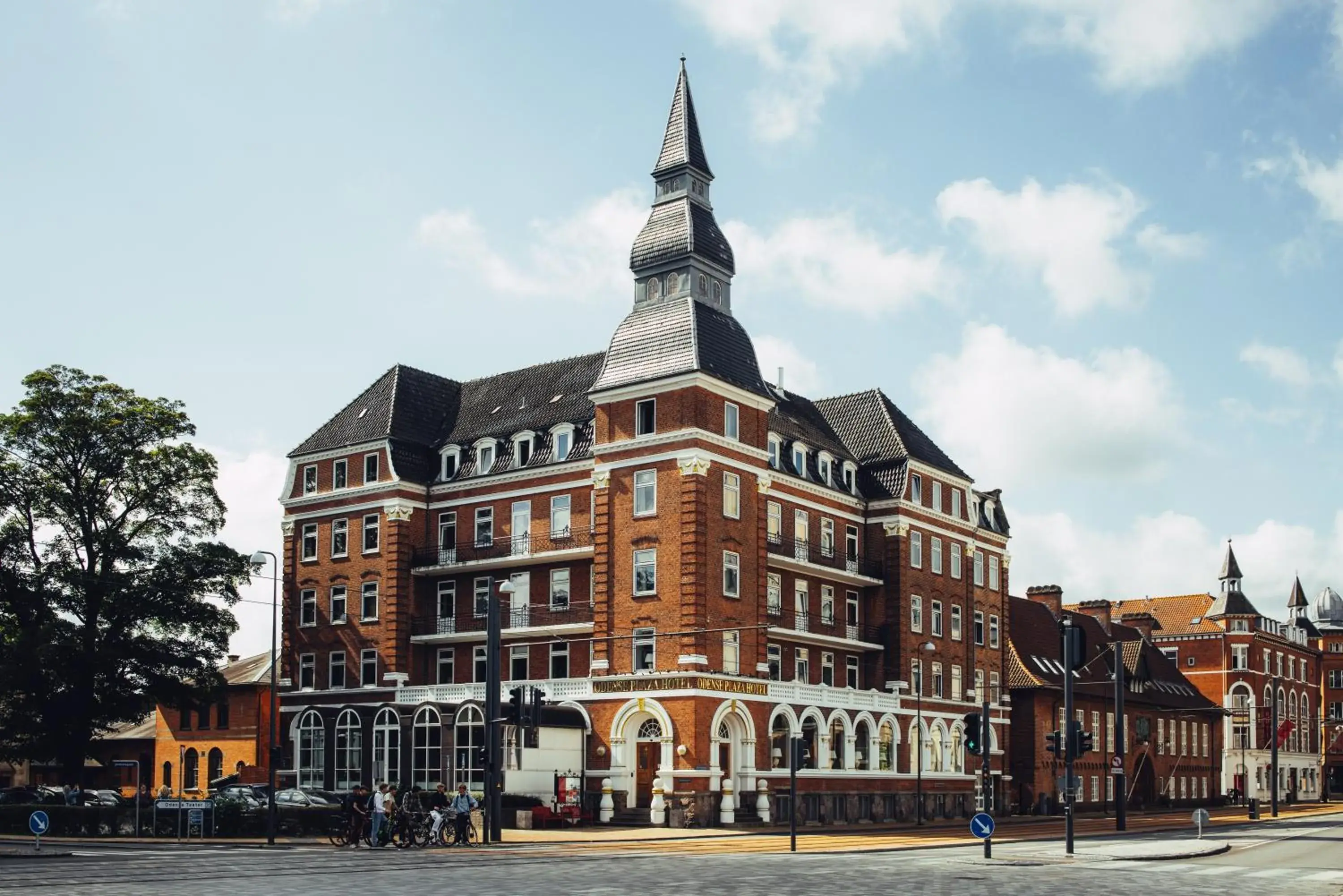 Property building in Milling Hotel Plaza Property building in Milling Hotel Plaza