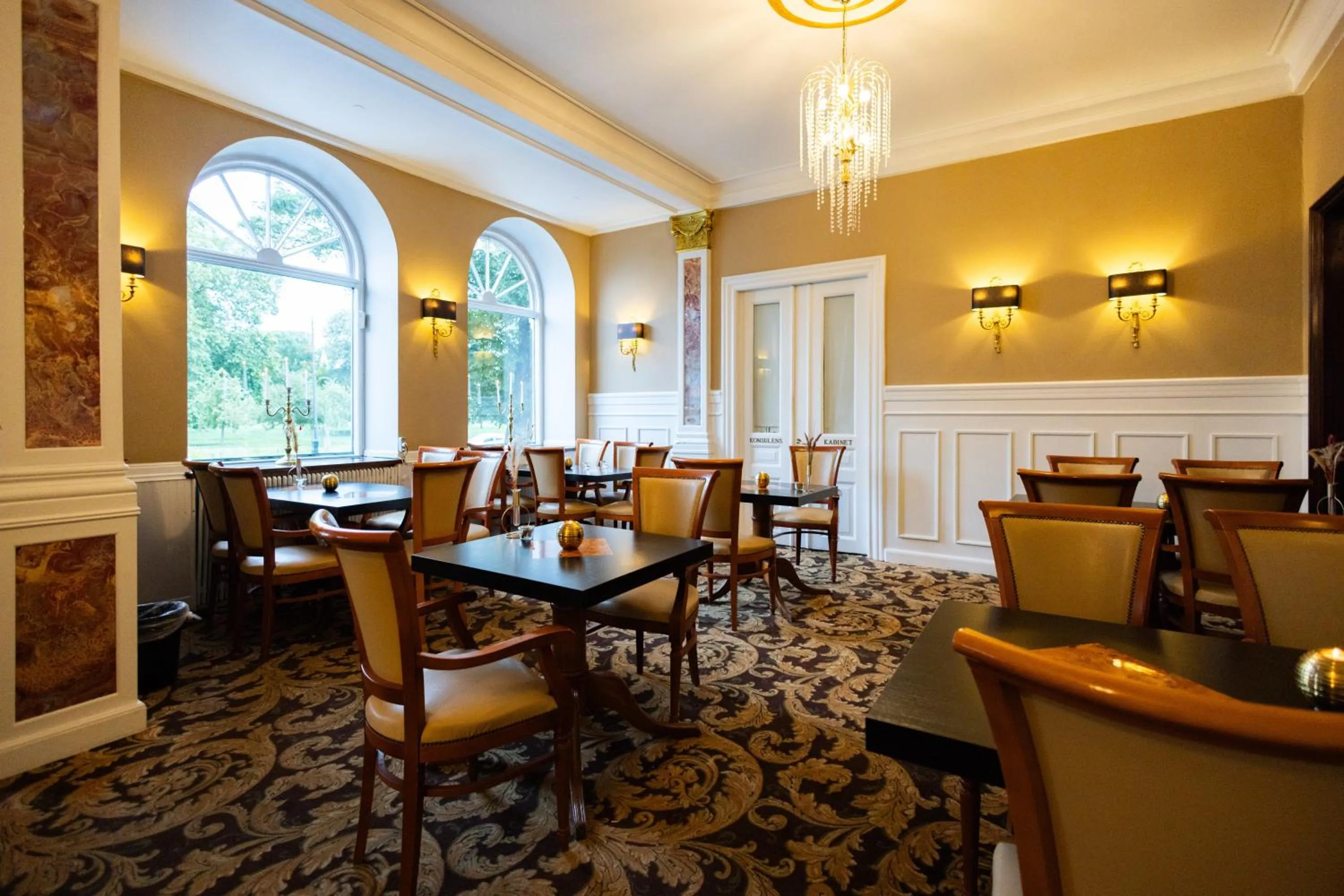 Restaurant/places to eat in Milling Hotel Plaza