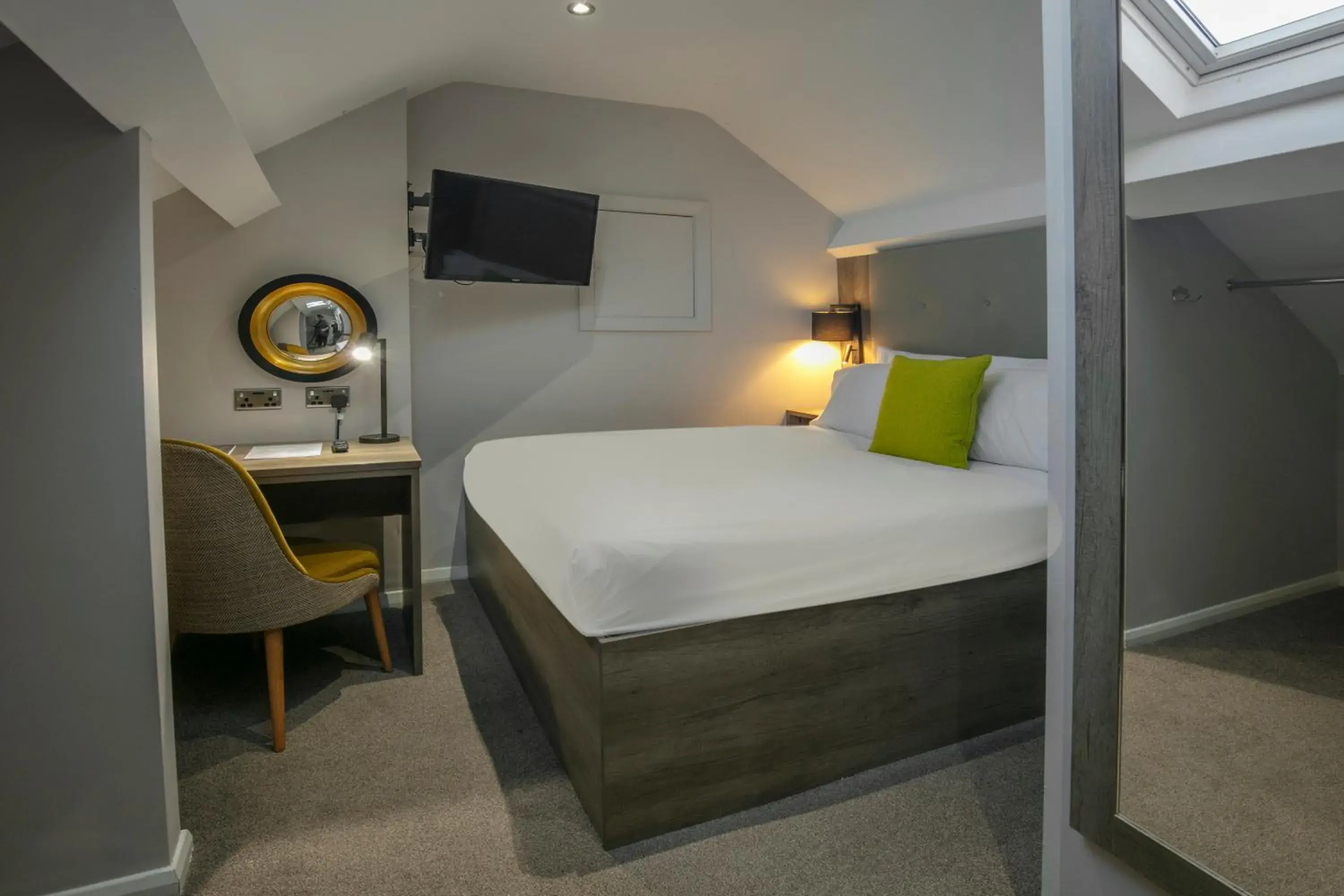 Bedroom, Bed in Crabwall Manor & Spa - BW Signature Collection Bedroom, Bed in Crabwall Manor & Spa - BW Signature Collection