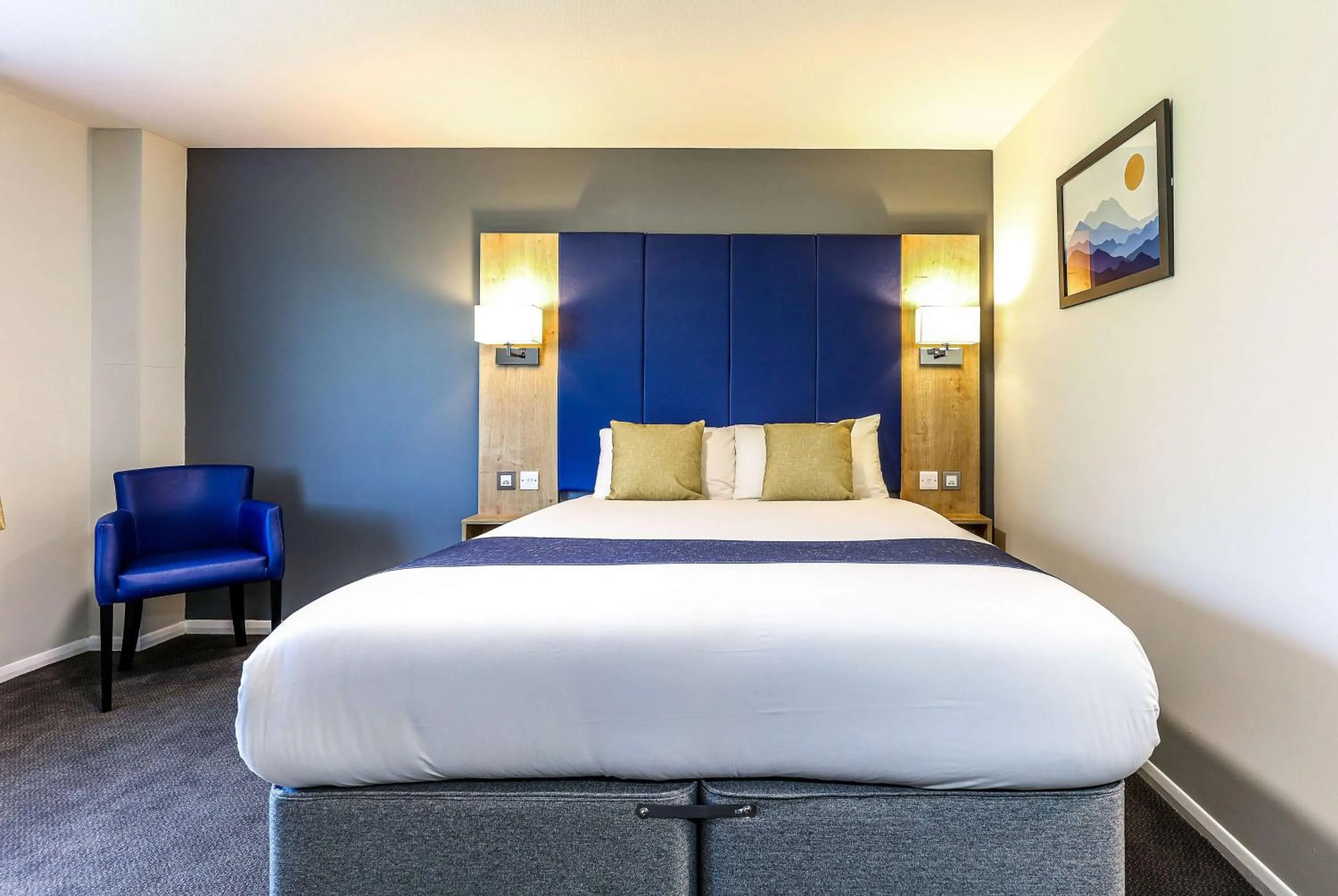 Photo of the whole room, Bed in Days Inn Hotel Gretna Green