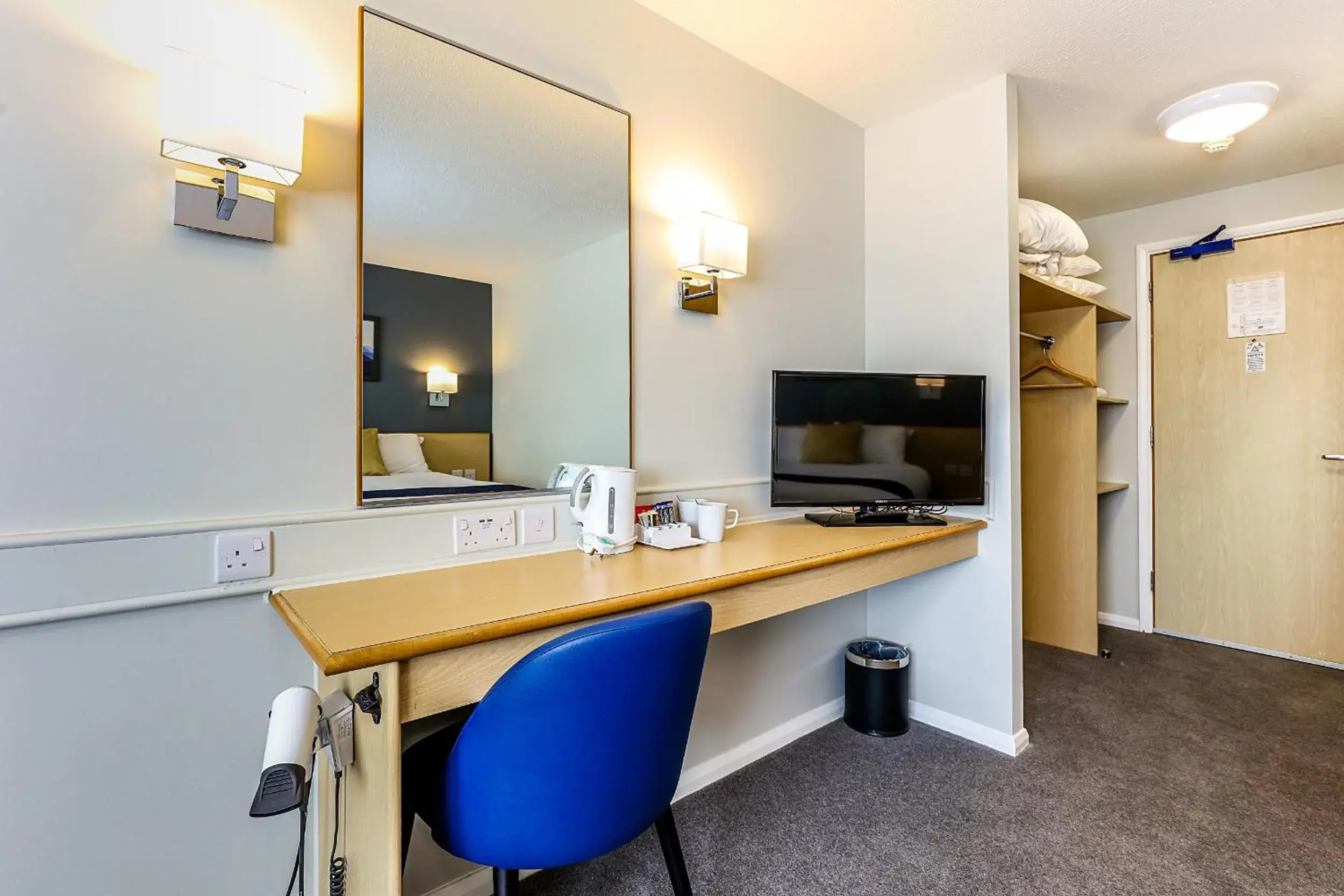 Property building in Days Inn Hotel Sheffield South Property building in Days Inn Hotel Sheffield South