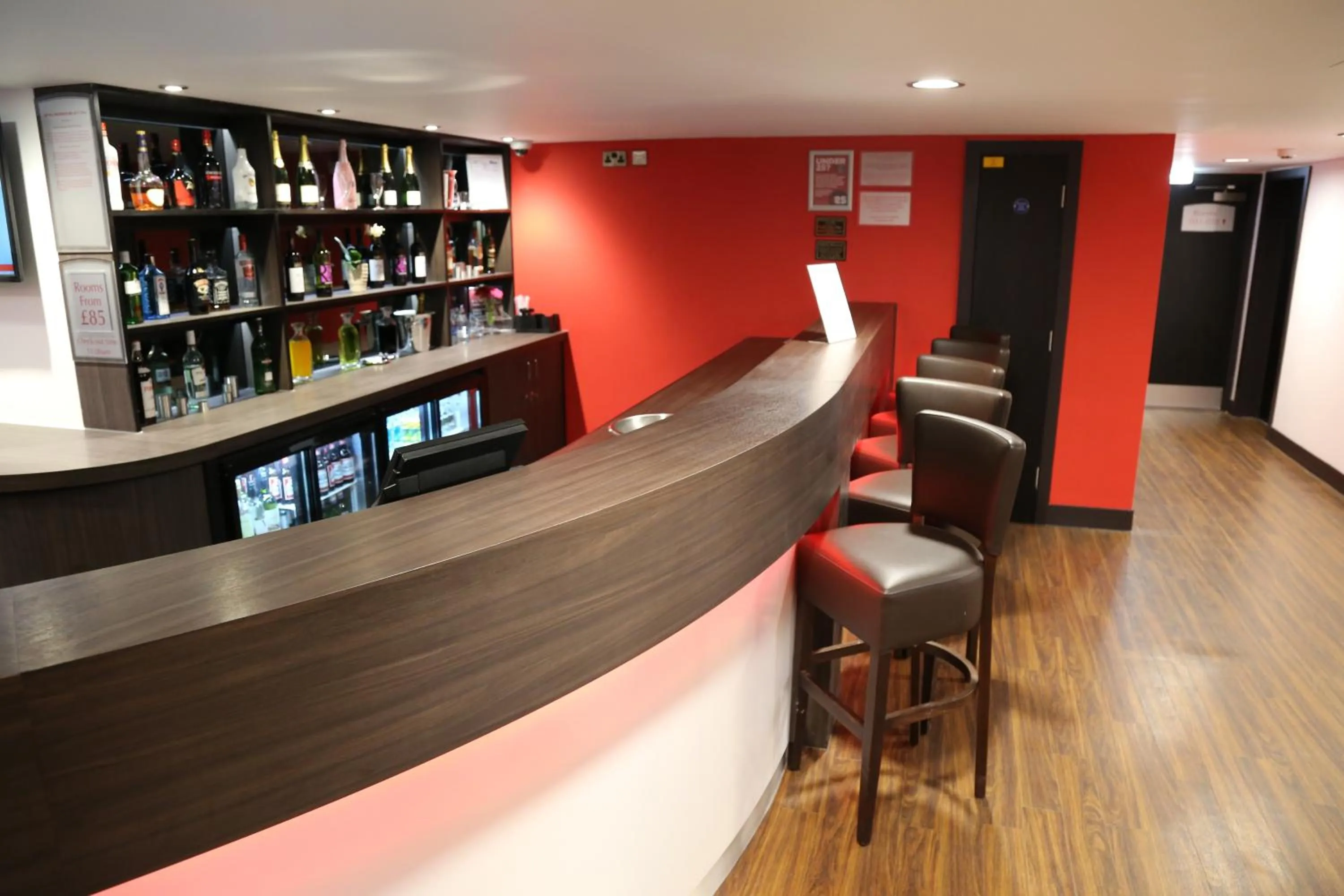 Lounge or bar in Ramada Oxford