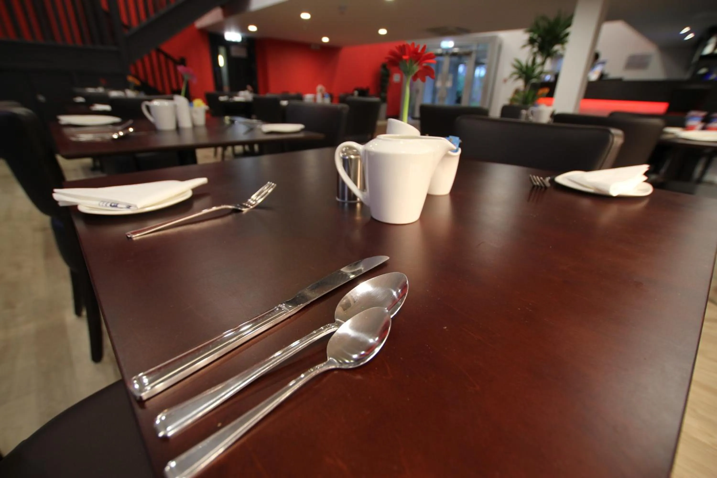Restaurant/places to eat in Ramada Oxford