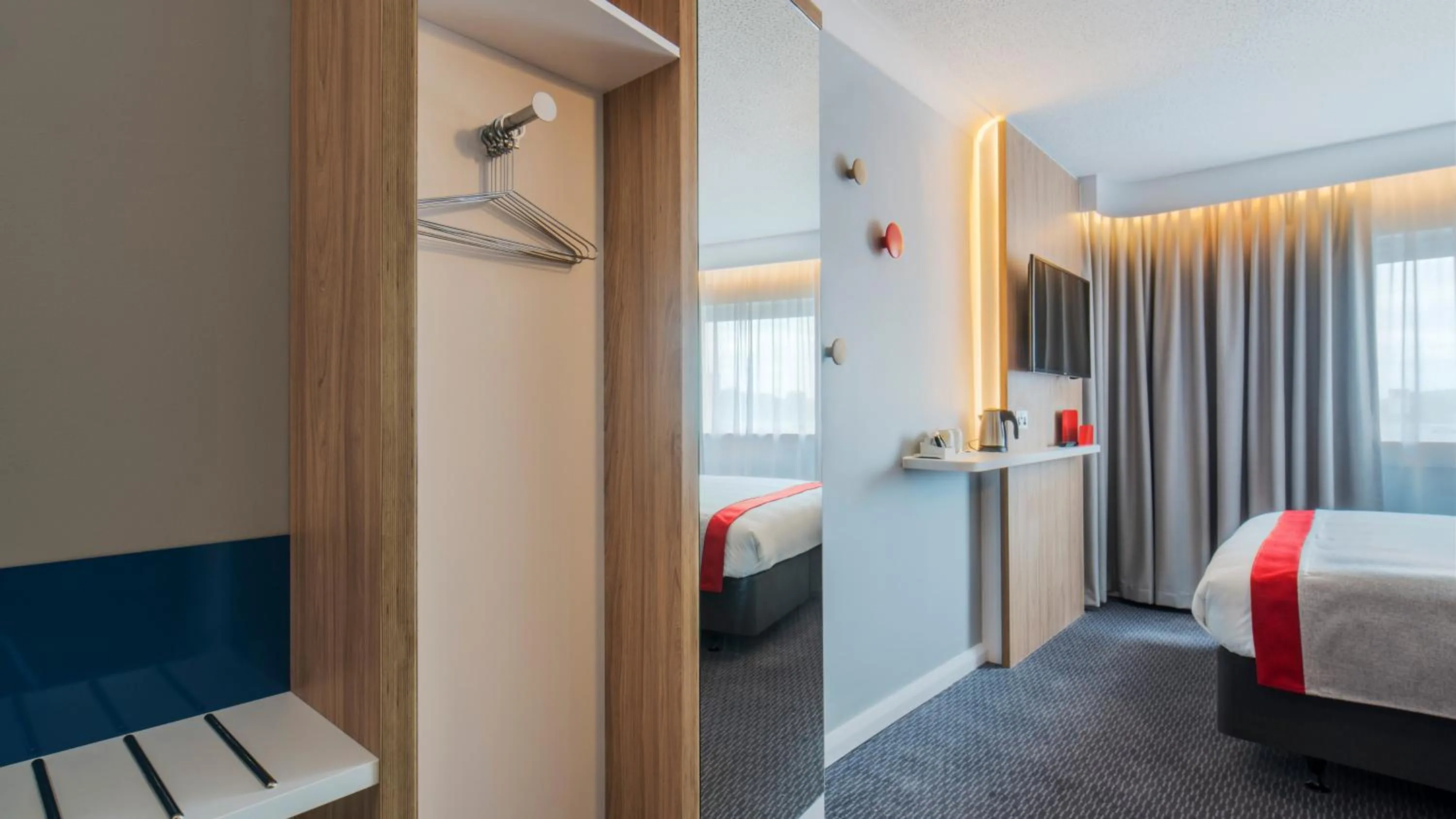 Bedroom in Holiday Inn Express Oxford Kassam Stadium by IHG