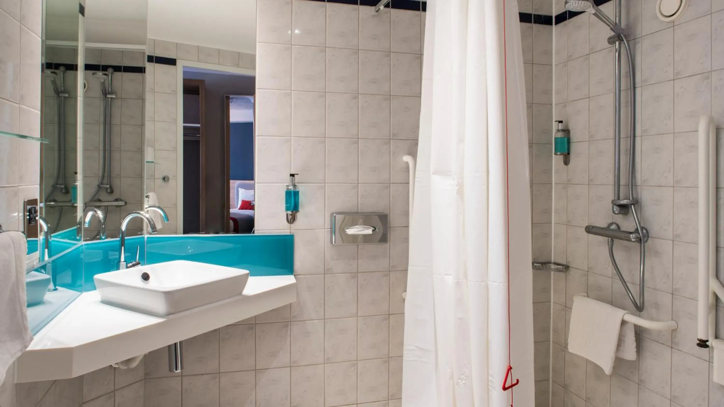 Standard King Room with Free Hot Breakfast - Accessible in Holiday Inn Express Oxford Kassam Stadium by IHG Standard King Room with Free Hot Breakfast - Accessible in Holiday Inn Express Oxford Kassam Stadium by IHG