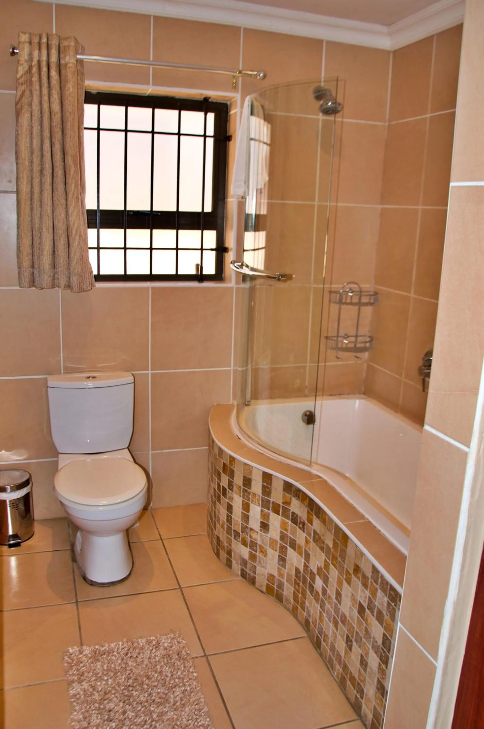 Shower in Mi Casa Guest House