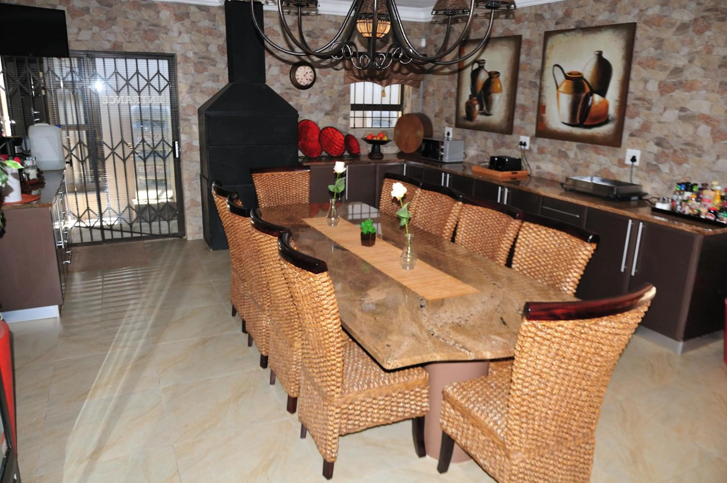 Dining area in Mi Casa Guest House