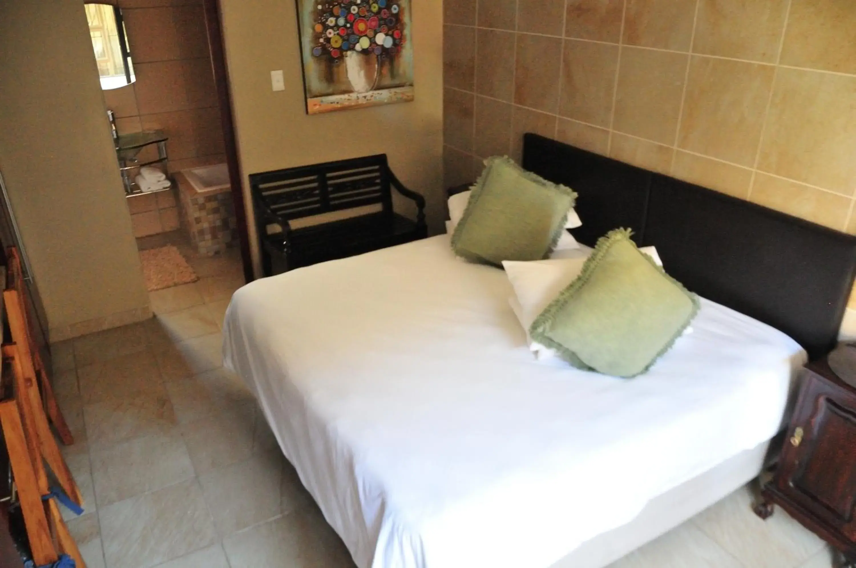 Deluxe Queen Room in Mi Casa Guest House Deluxe Queen Room in Mi Casa Guest House