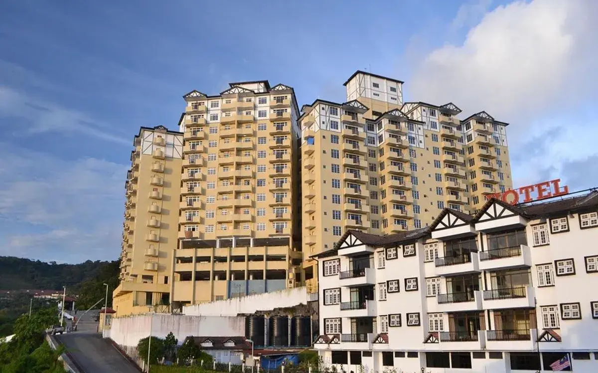 Three-Bedroom Apartment in SA Apartments @ Crown Imperial Court Three-Bedroom Apartment in SA Apartments @ Crown Imperial Court