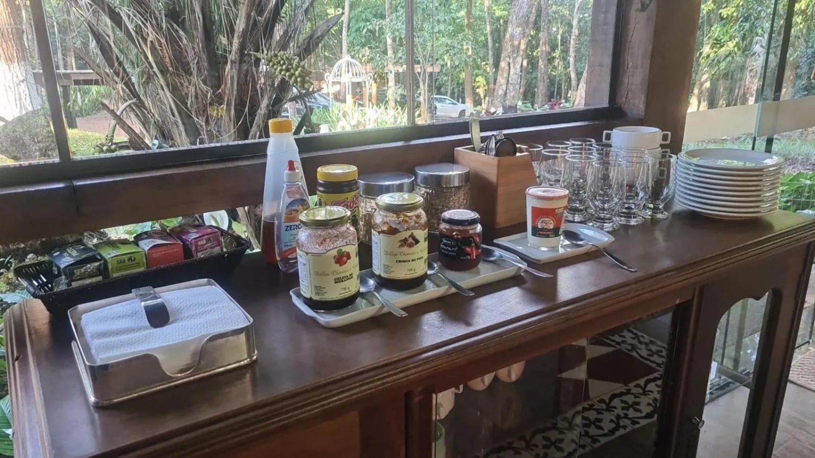 Buffet breakfast in Bosque São Francisco
