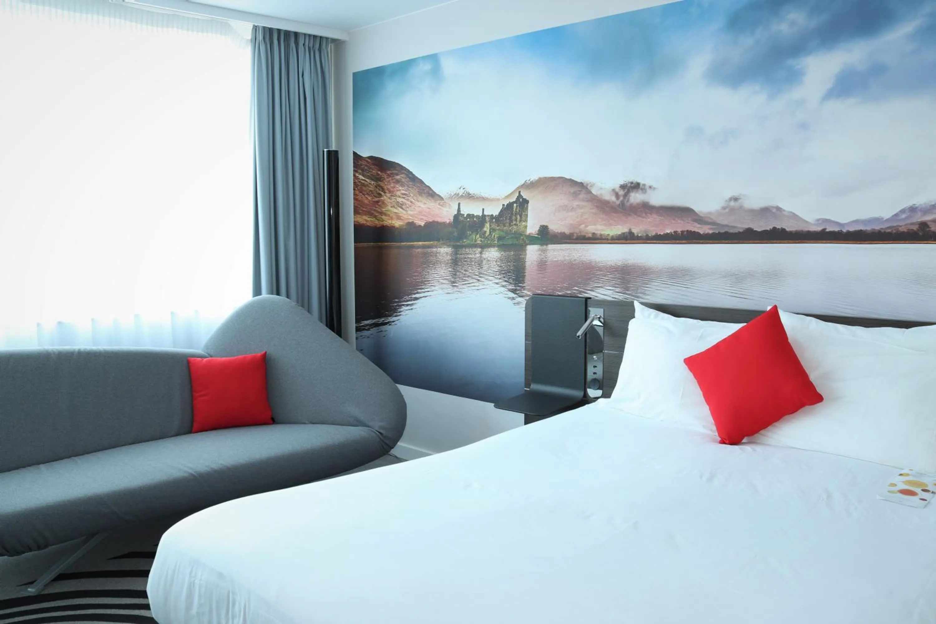 Bed in Novotel Edinburgh Centre