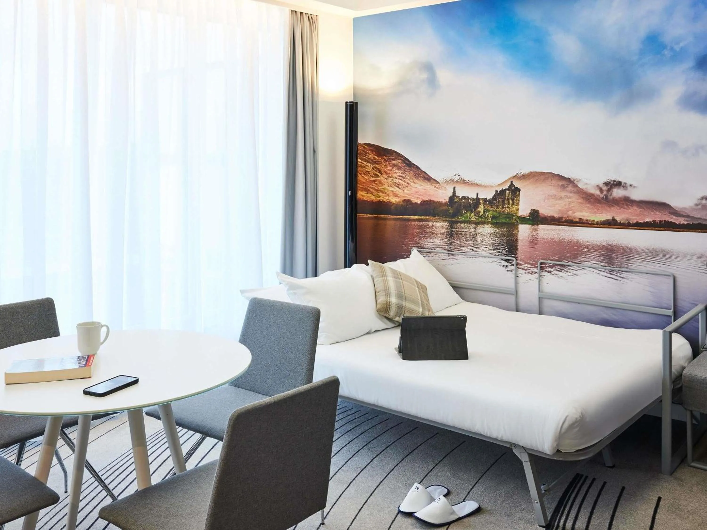 Photo of the whole room in Novotel Edinburgh Centre