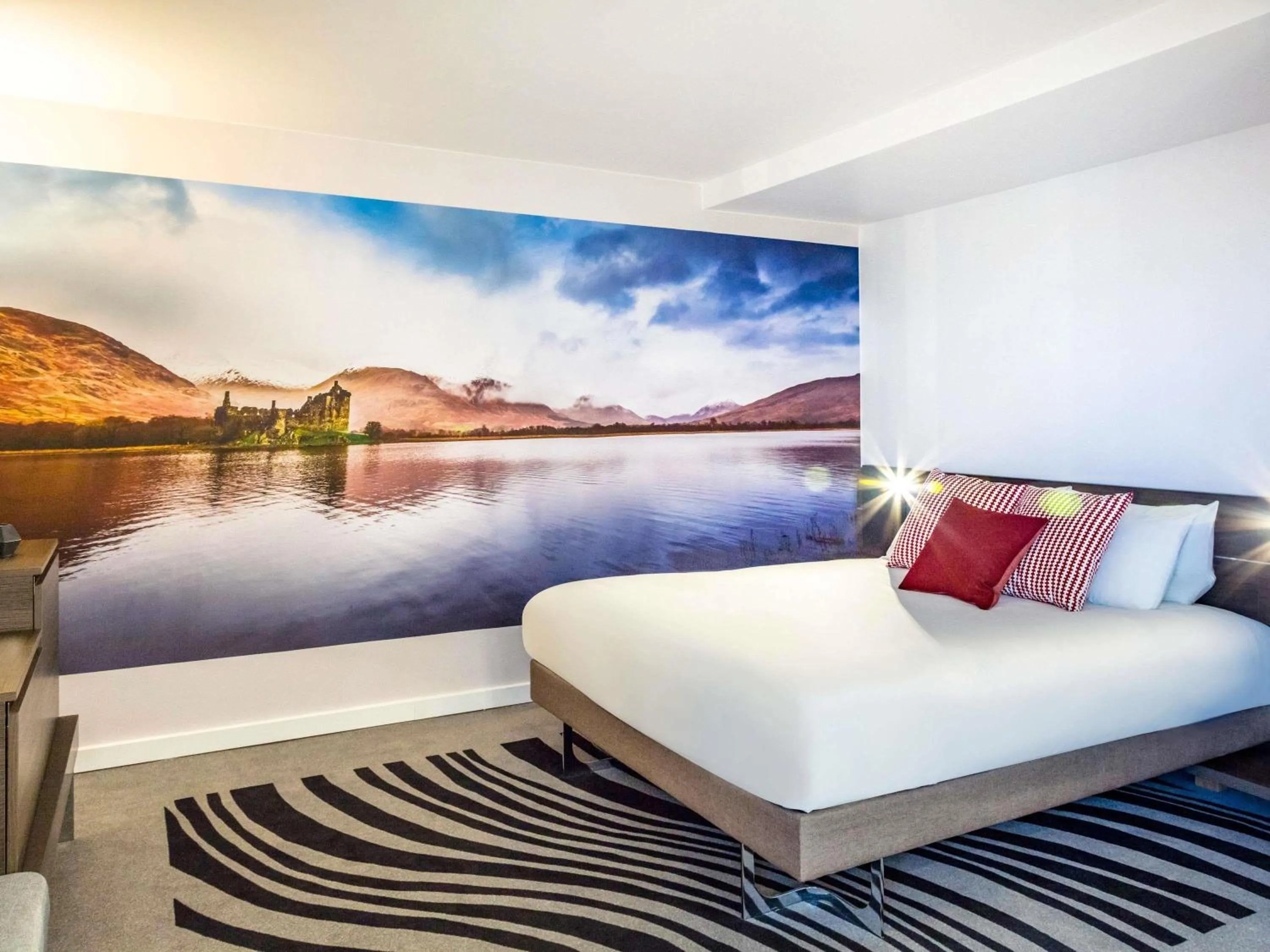 Bedroom, Bed in Novotel Edinburgh Centre