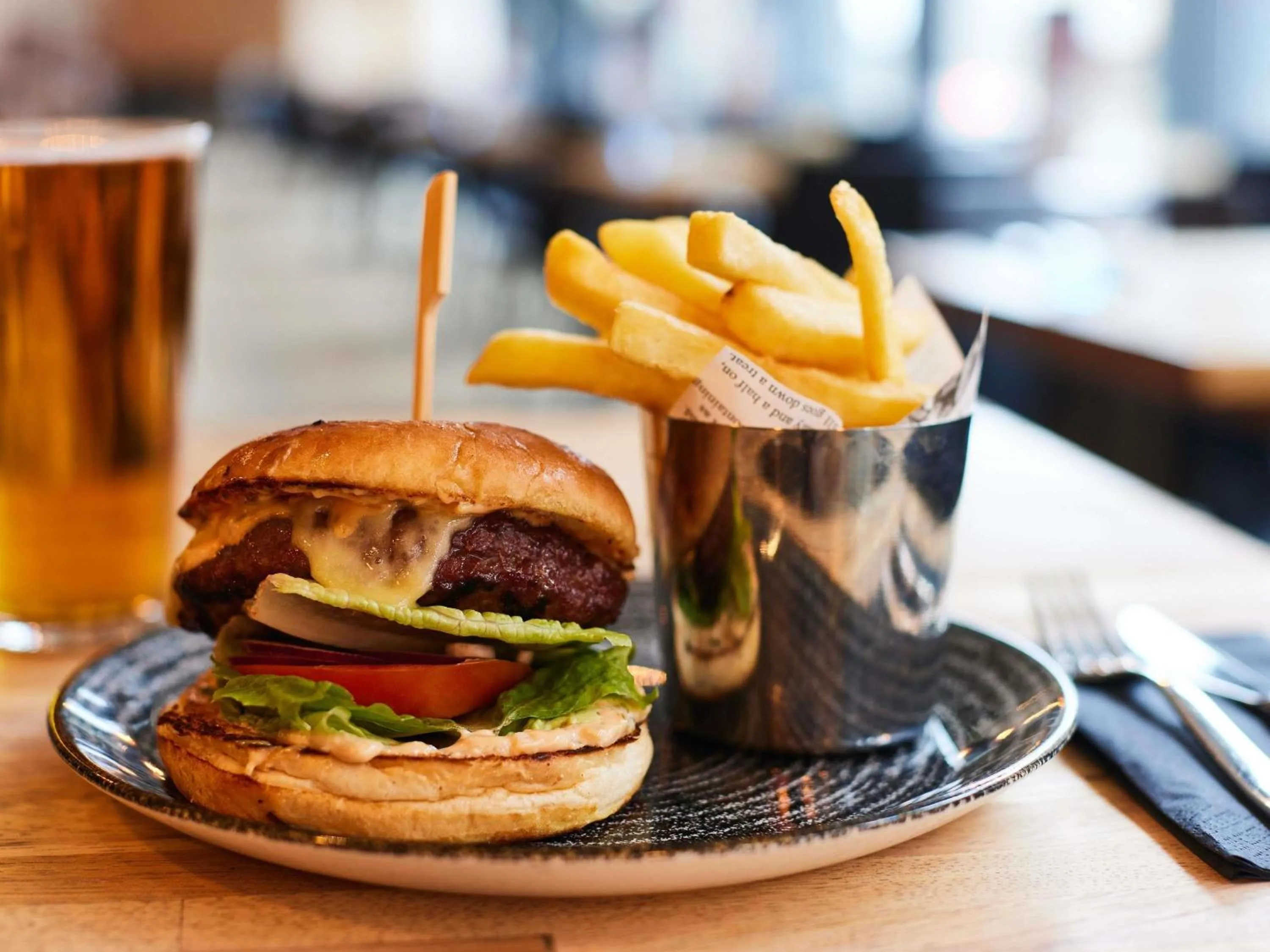 Lounge or bar in Novotel Edinburgh Centre