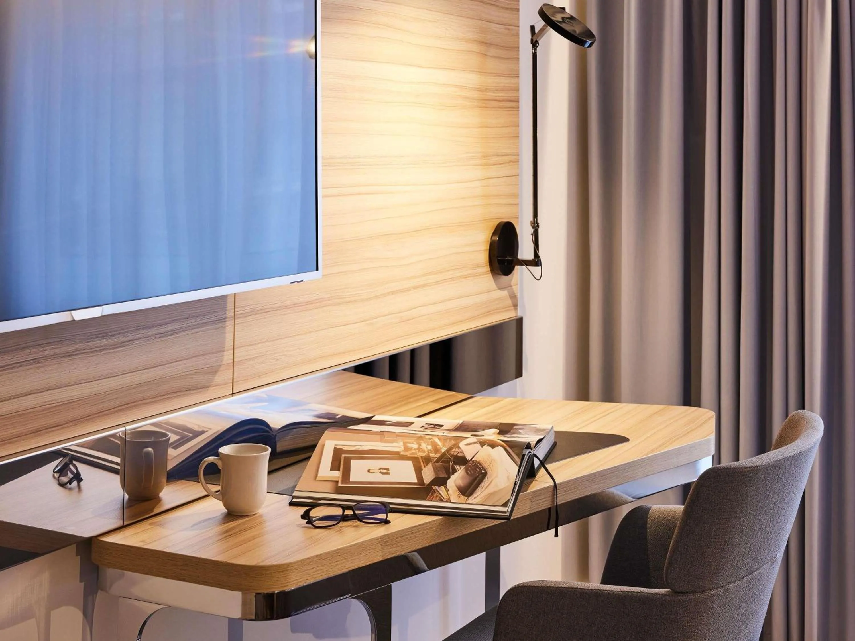 Bedroom in Novotel Edinburgh Centre