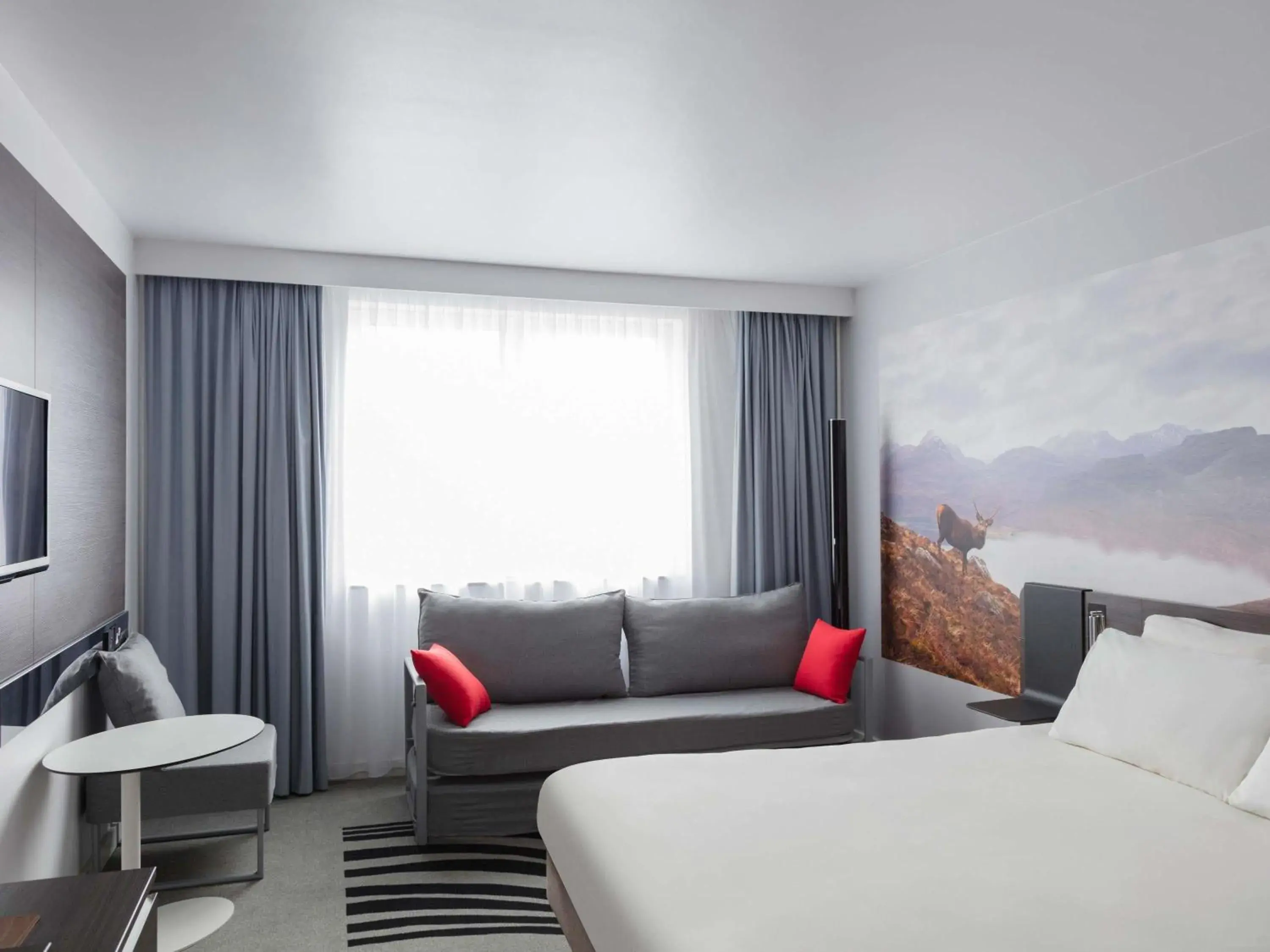 Superior Double Room in Novotel Edinburgh Centre Superior Double Room in Novotel Edinburgh Centre