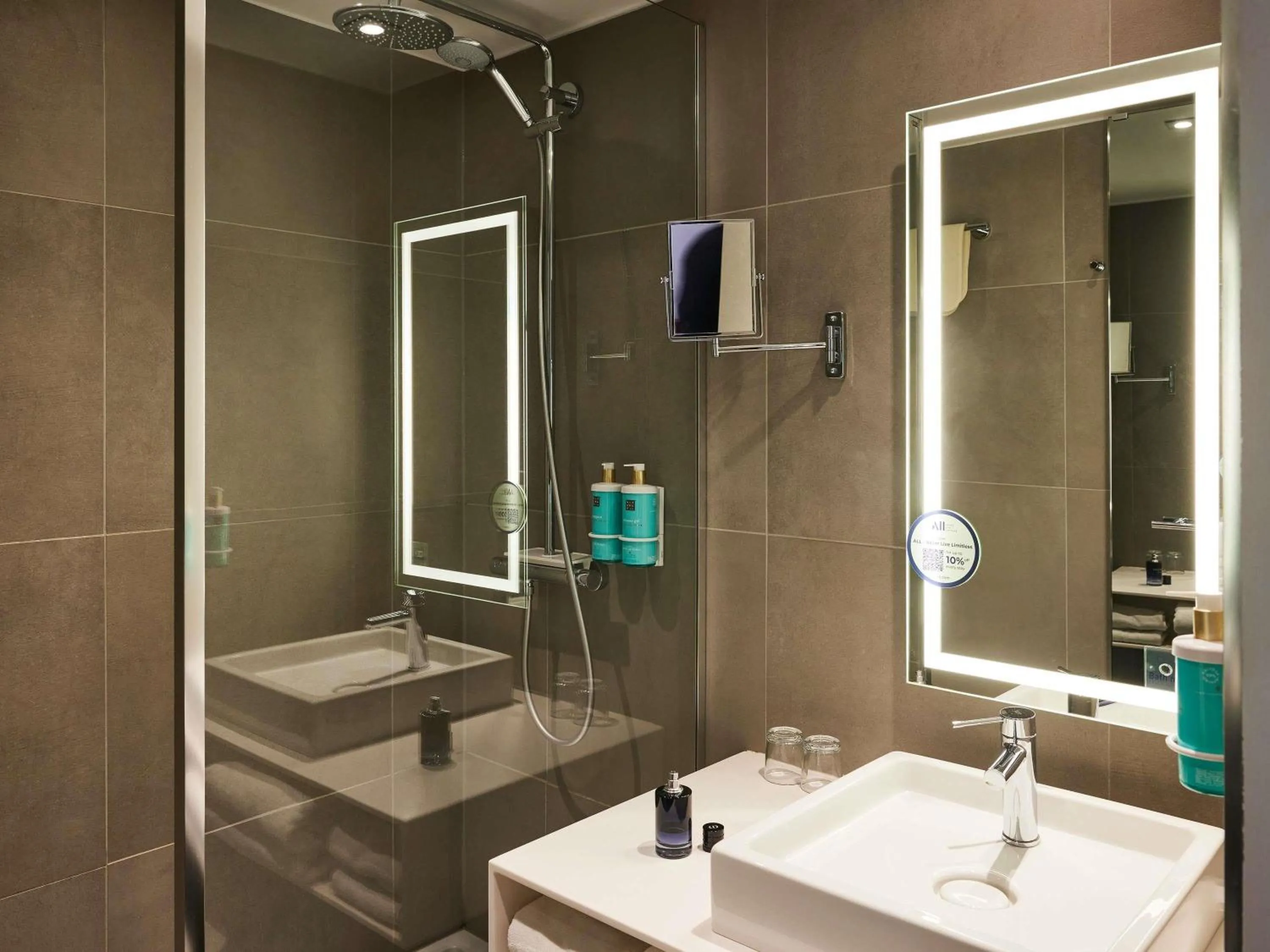 Bedroom in Novotel Edinburgh Centre