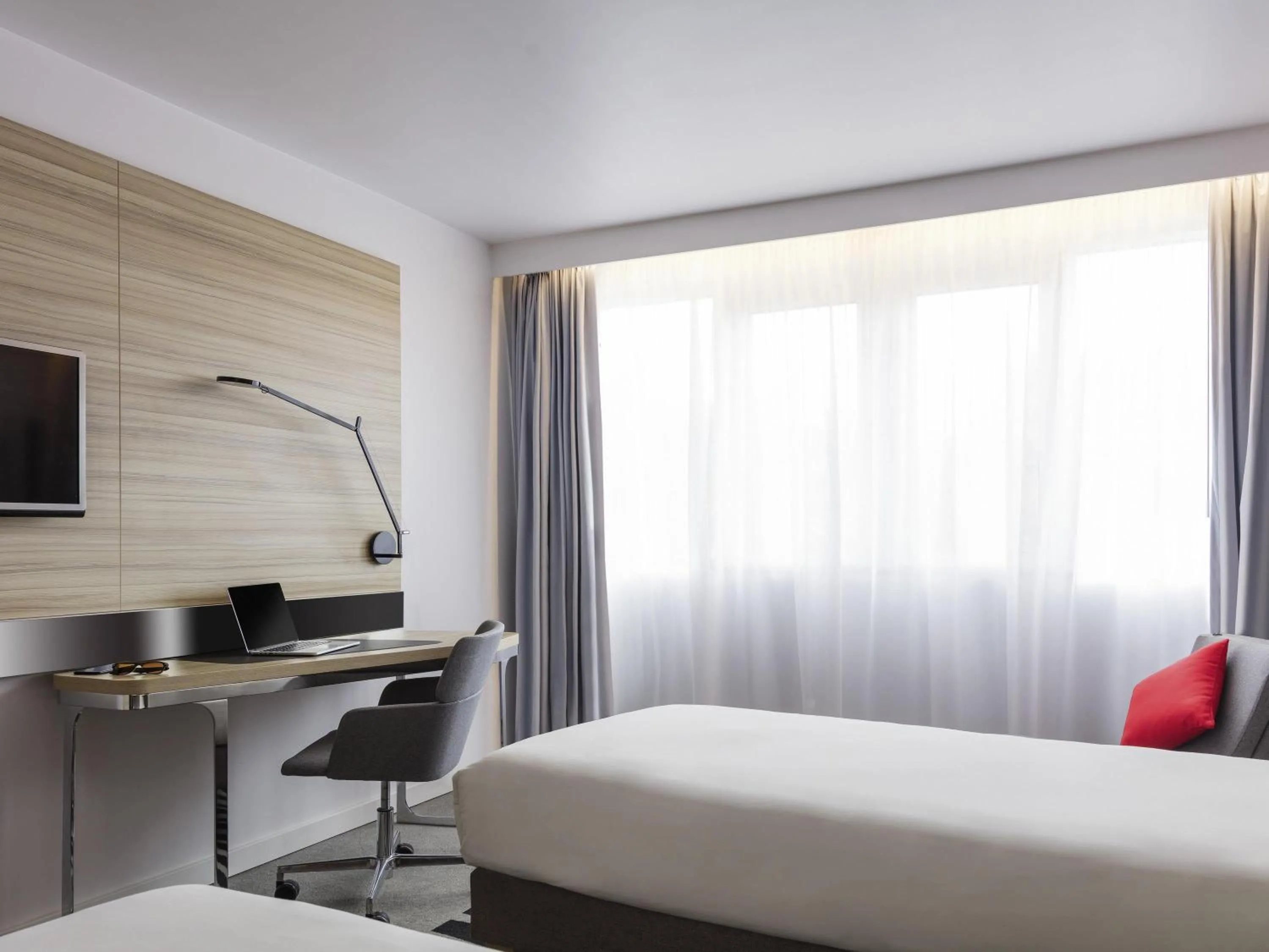 Bedroom, Bed in Novotel Edinburgh Centre