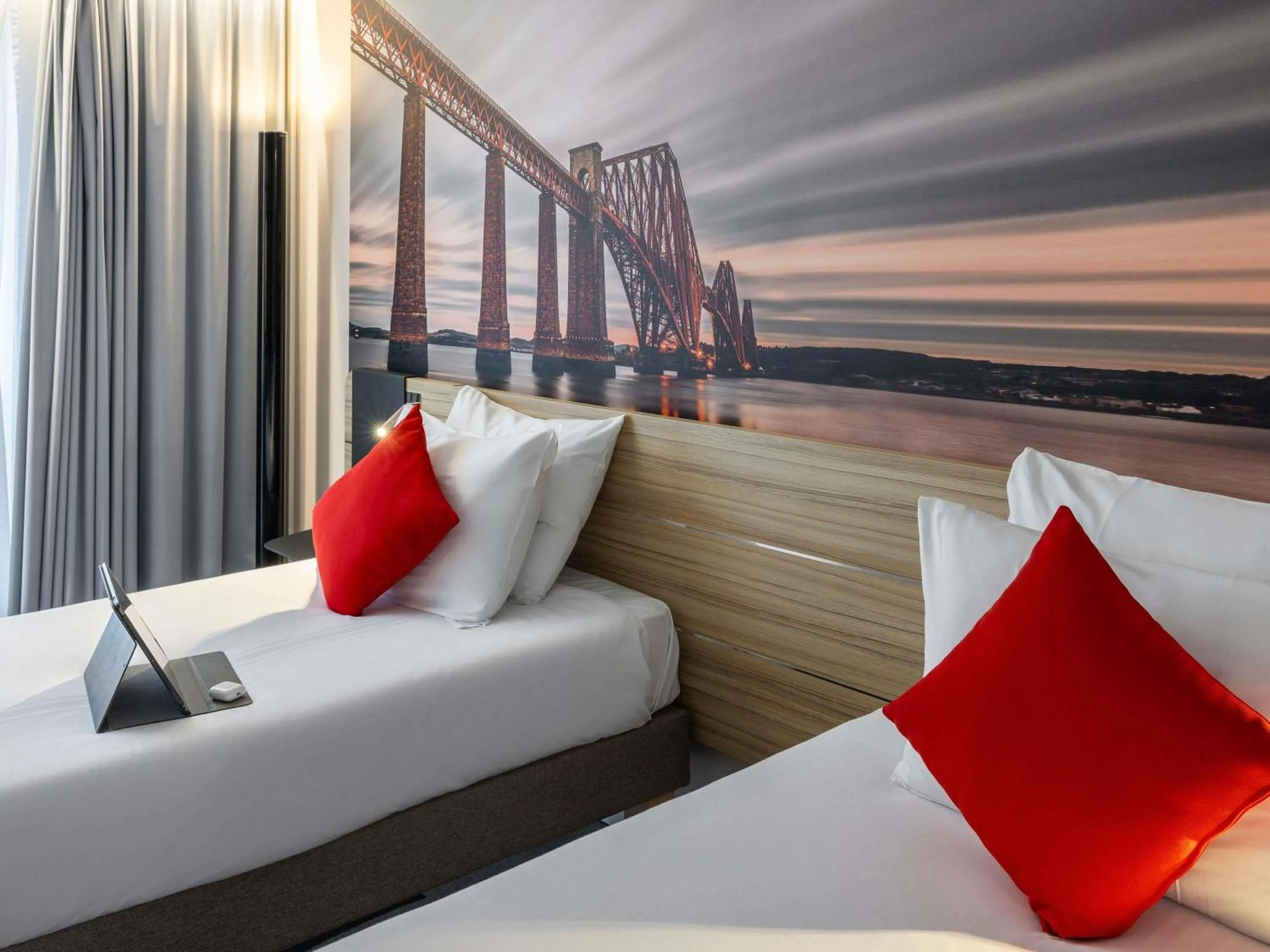 Bedroom, Bed in Novotel Edinburgh Centre