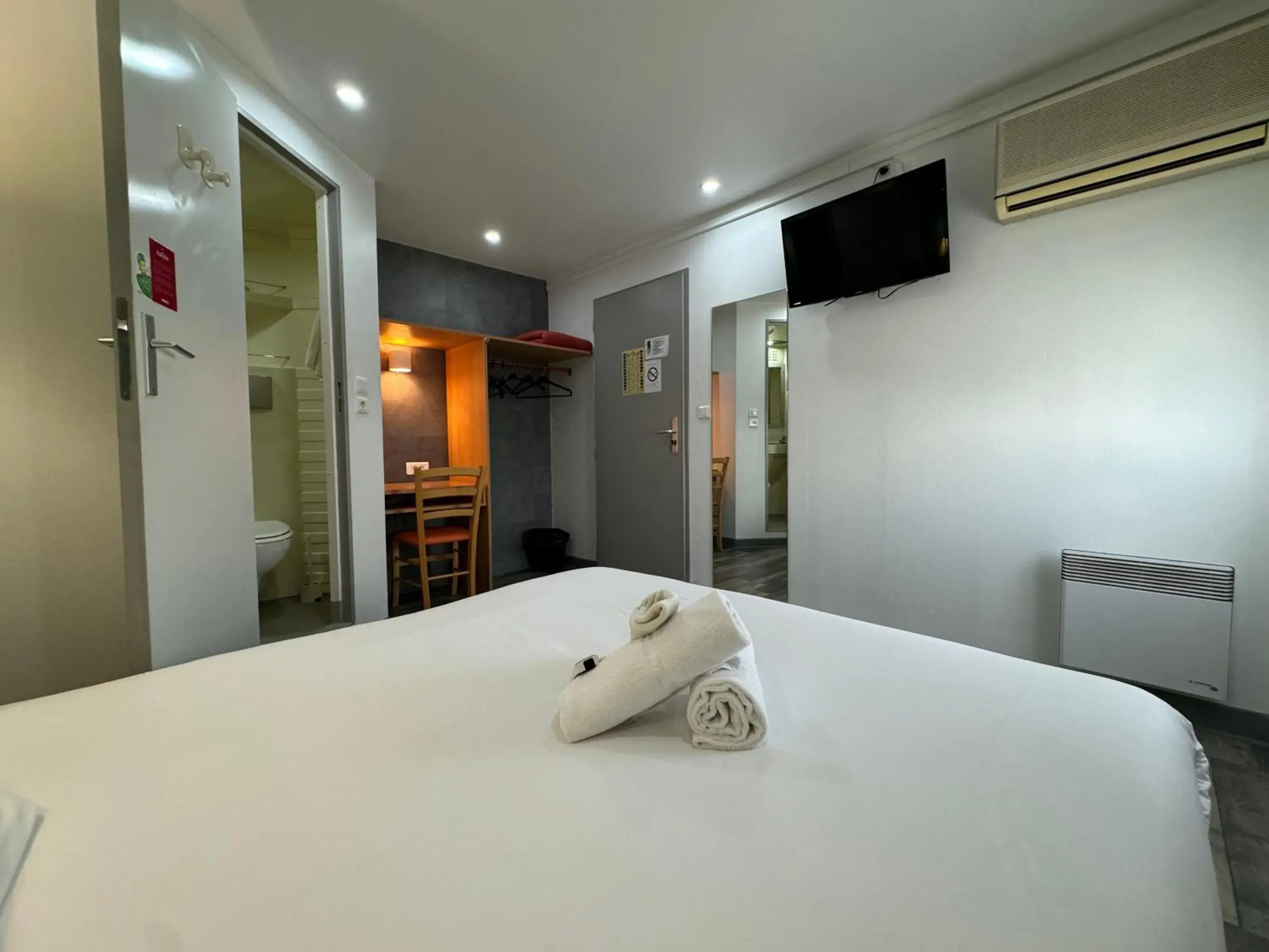 Double Room in Fasthotel Avignon Nord Le Pontet Double Room in Fasthotel Avignon Nord Le Pontet