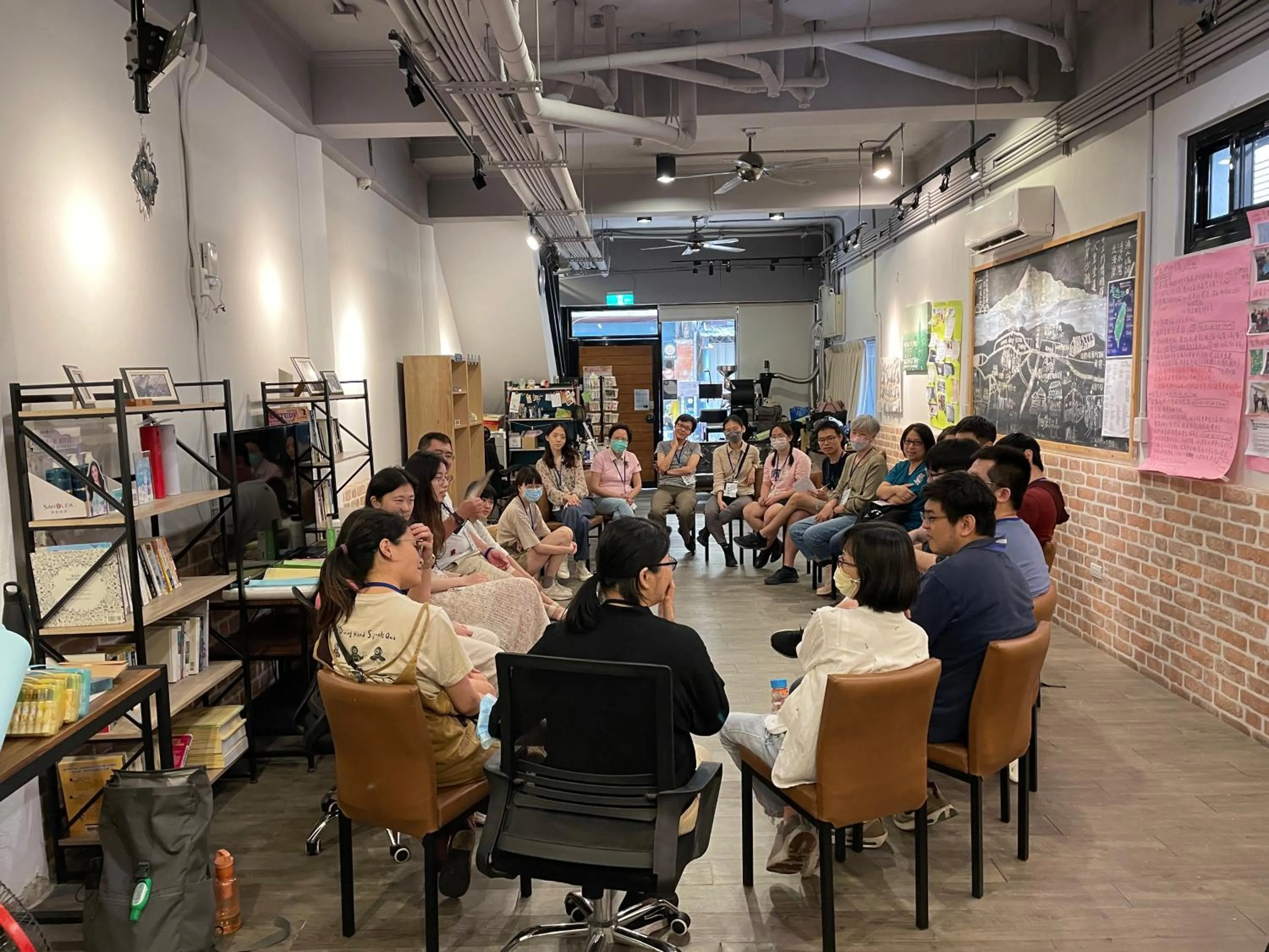 group of guests in 淡水民宿-台北Yes Hotel