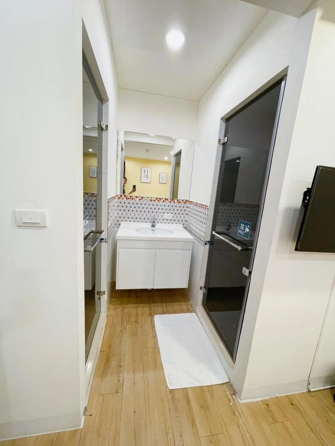 Toilet, Bed in 淡水民宿-台北Yes Hotel