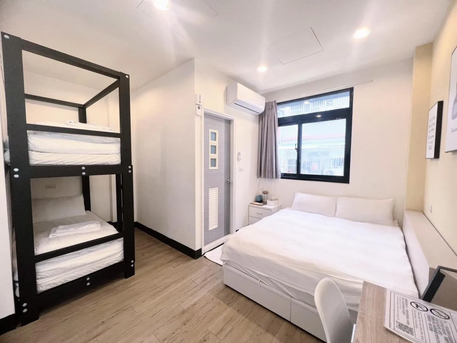 Photo of the whole room, Bed in 淡水民宿-台北Yes Hotel