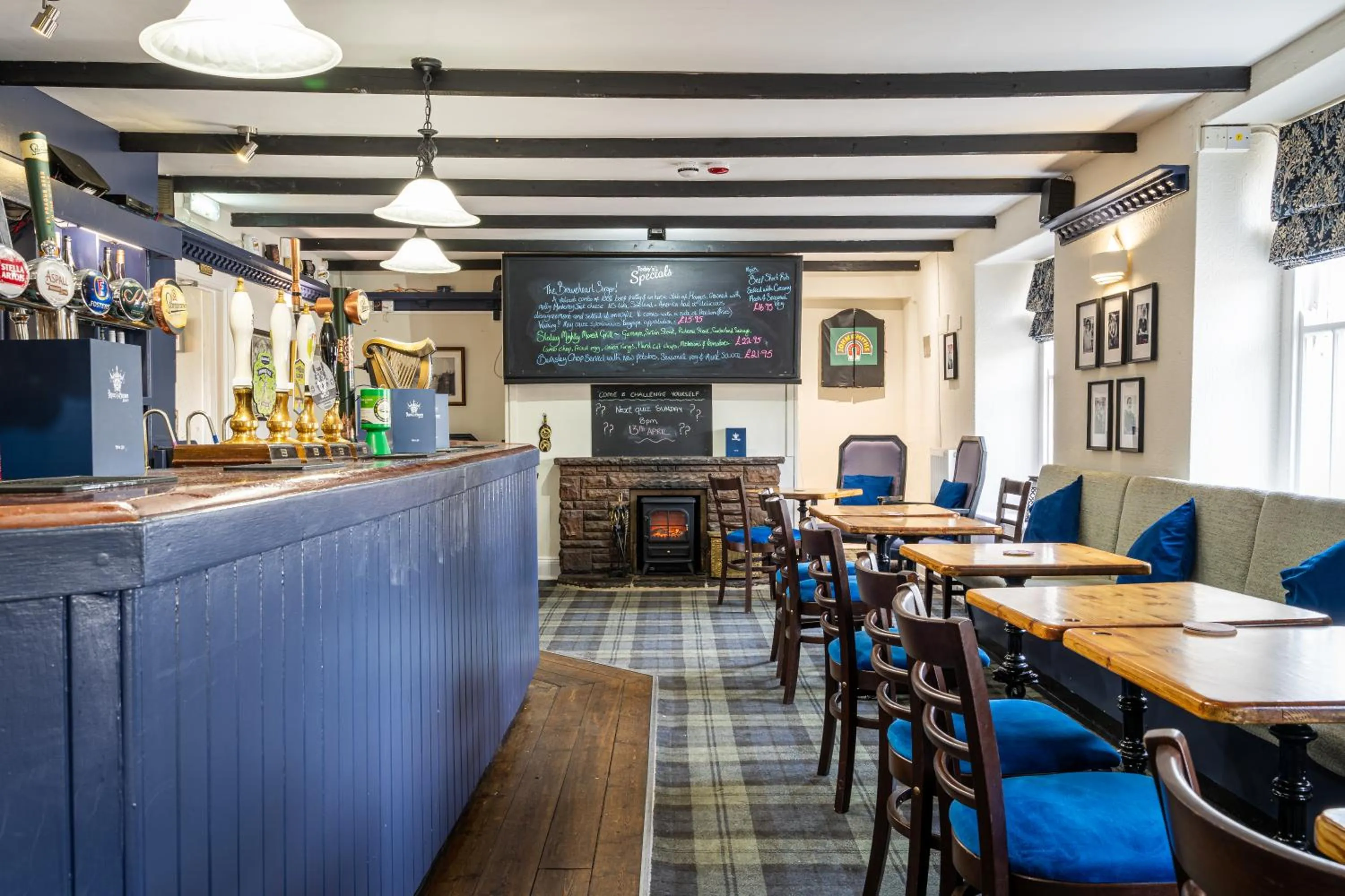 Lounge or bar in Rose & Crown