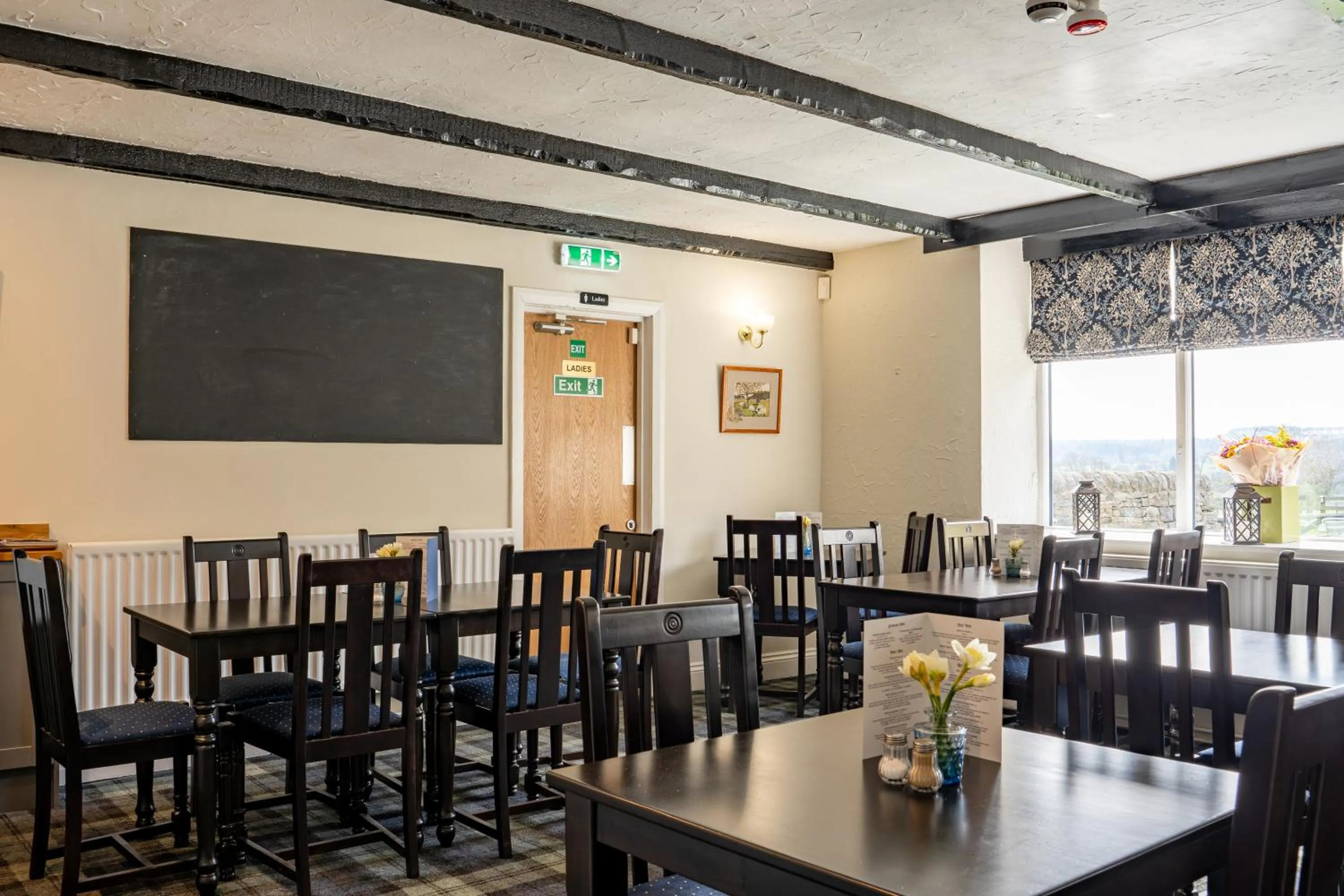 Restaurant/places to eat in Rose & Crown