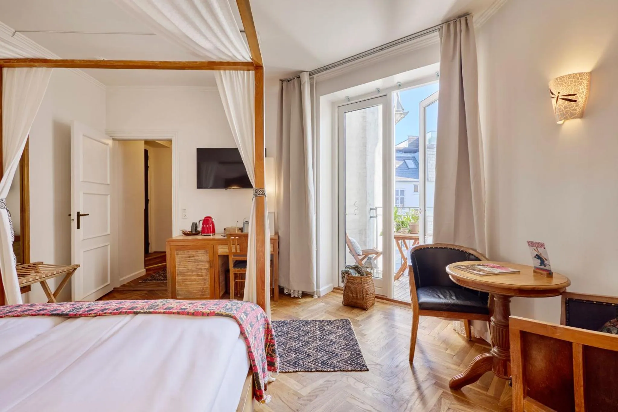 Bedroom, Bed in Axel Guldsmeden