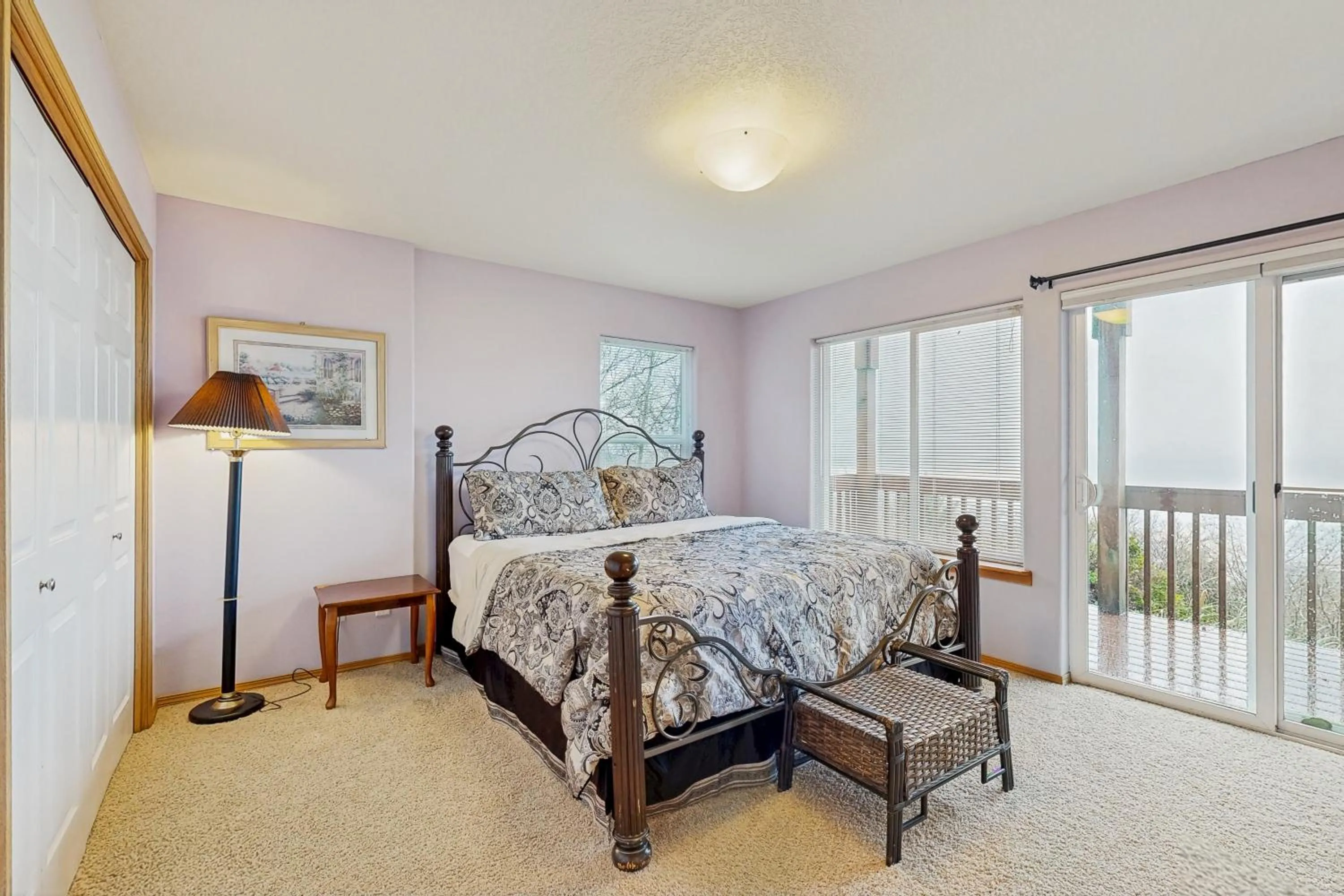 Bed in Pacific Coast Views