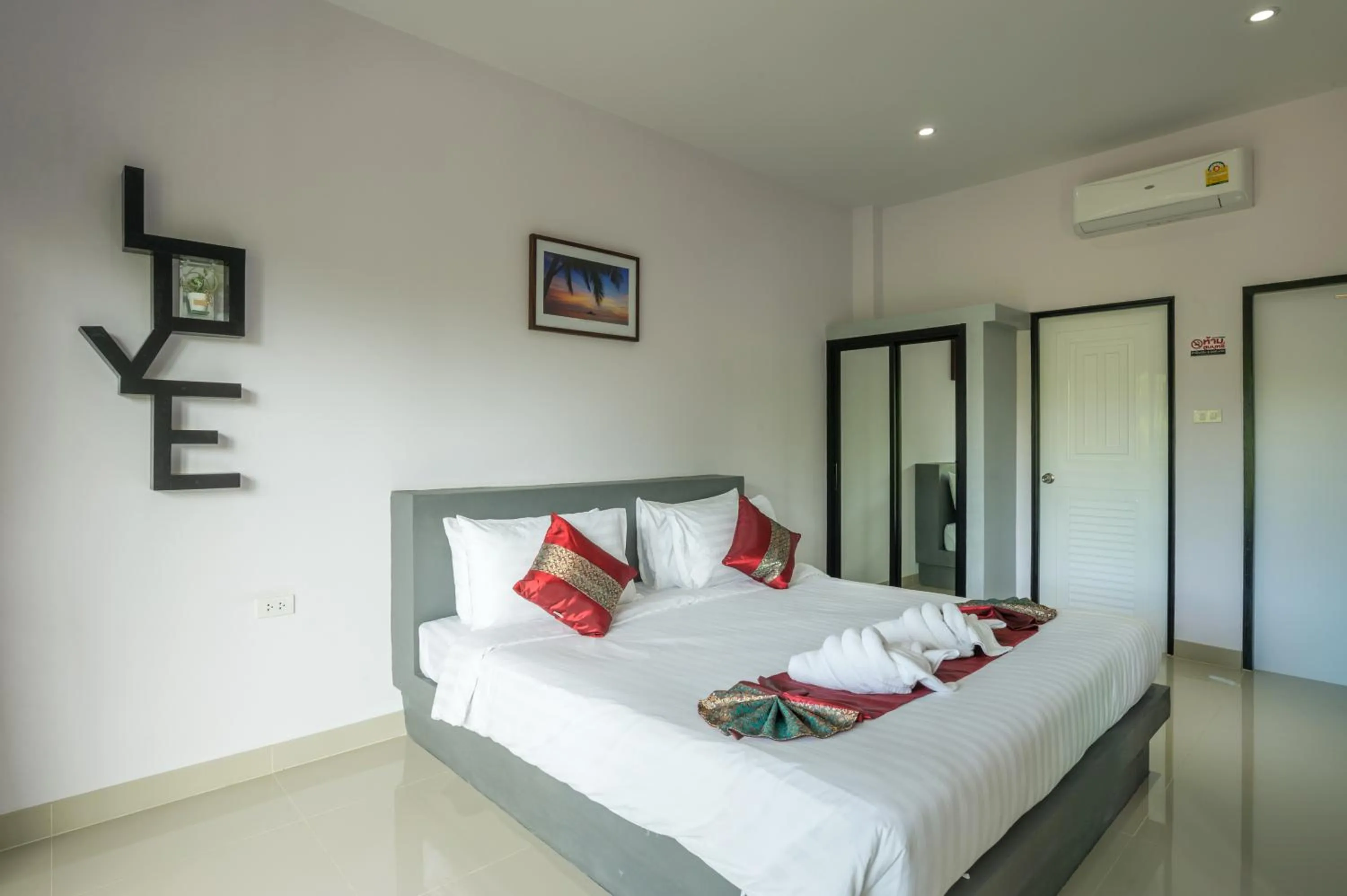 Bed in Krabi Inn Resort