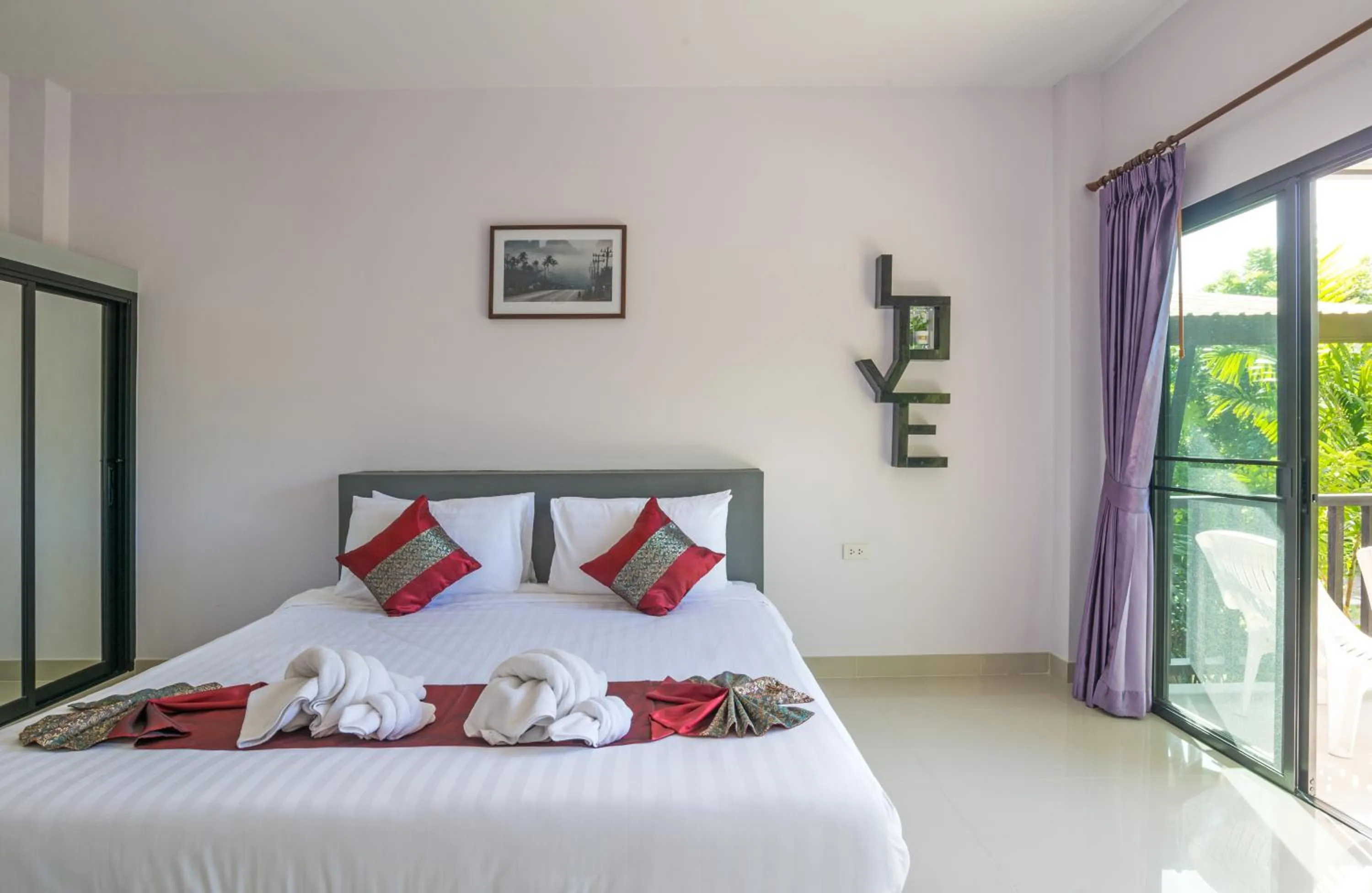 Photo of the whole room, Bed in Krabi Inn Resort