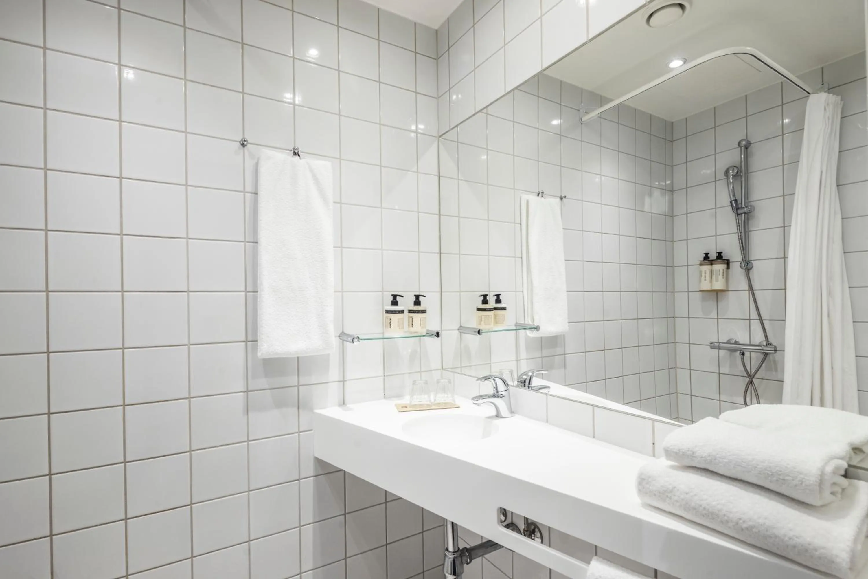 Shower in Airport Hotel, Billund