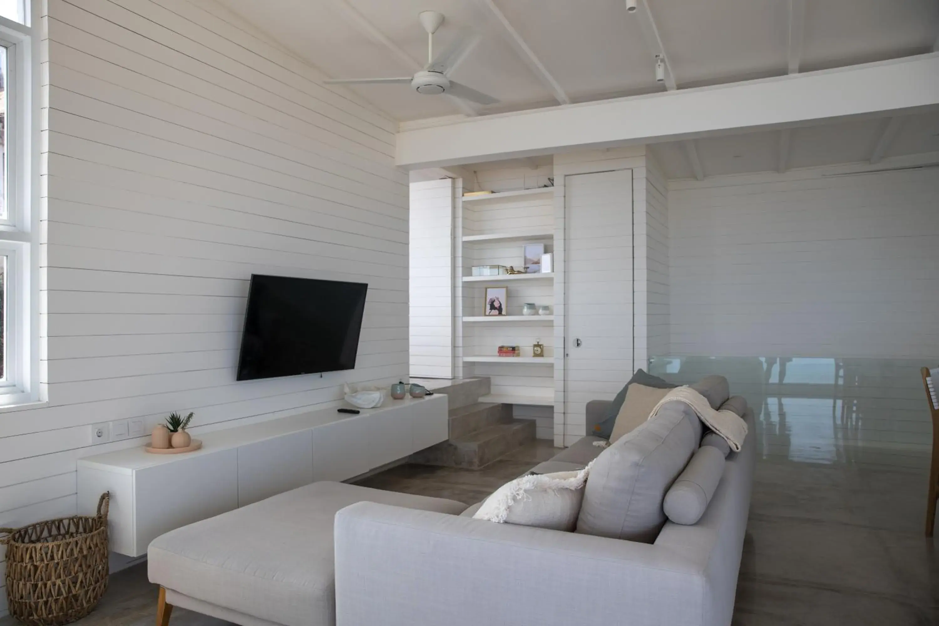 TV and multimedia in Mahi Mahi Villa & Suites TV and multimedia in Mahi Mahi Villa & Suites