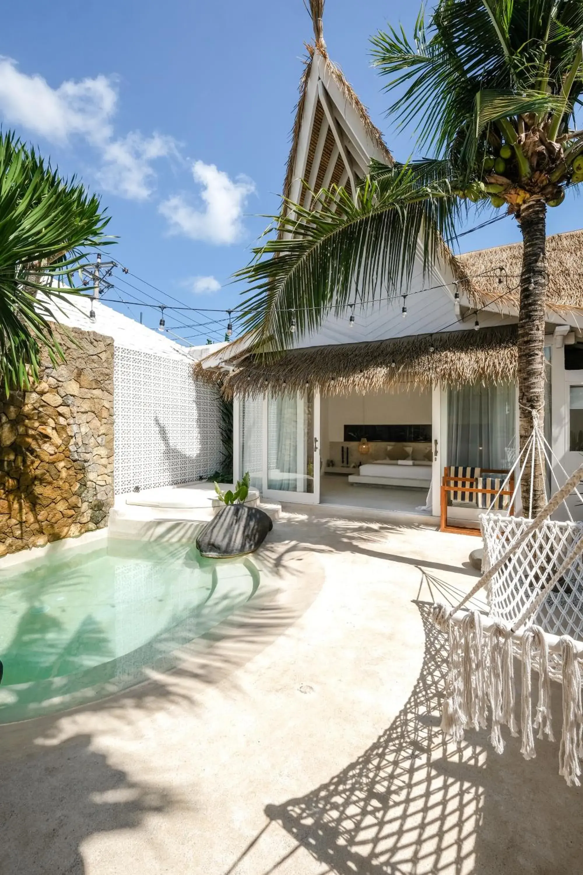 Property building in Mahi Mahi Villa & Suites Property building in Mahi Mahi Villa & Suites