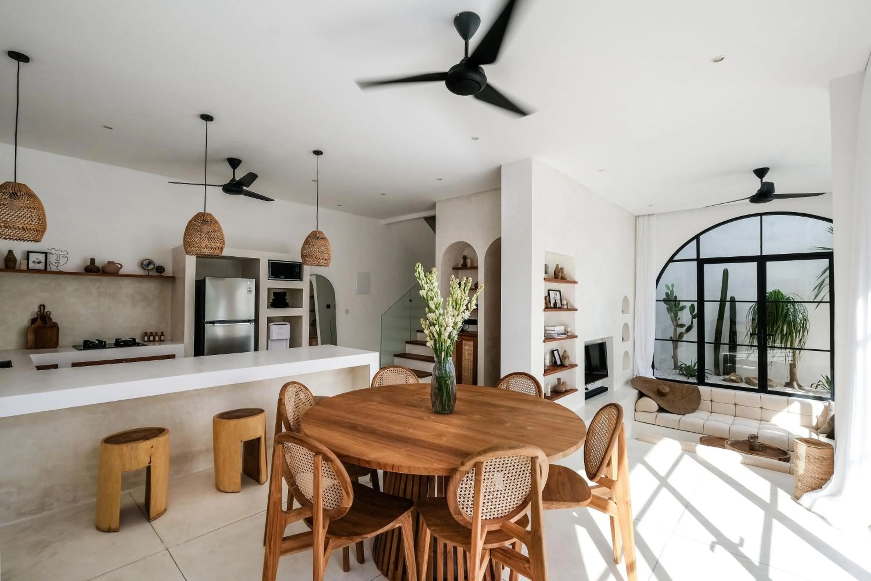 Dining area in Mahi Mahi Villa & Suites