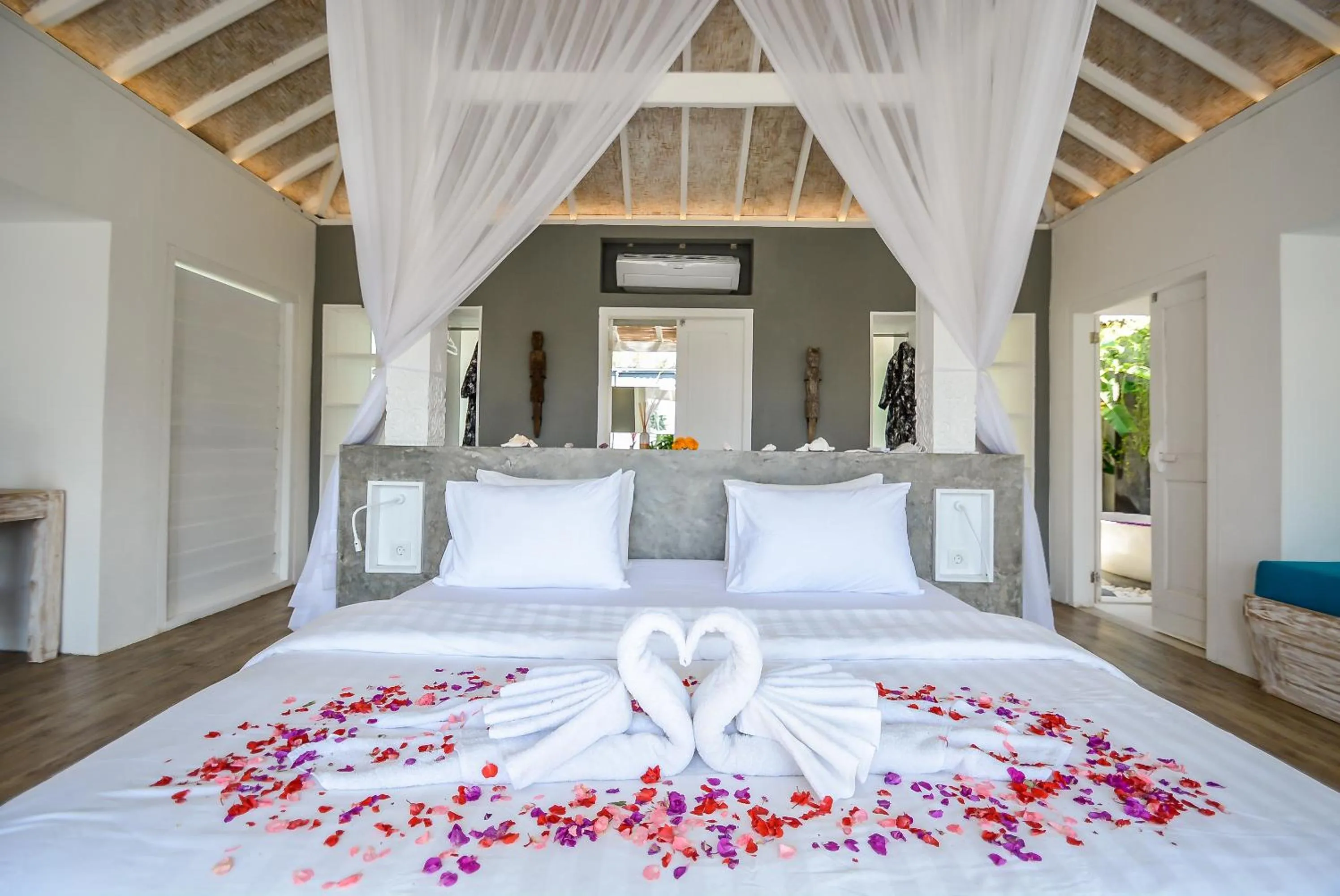 Bedroom, Bed in Mahi Mahi Villa & Suites