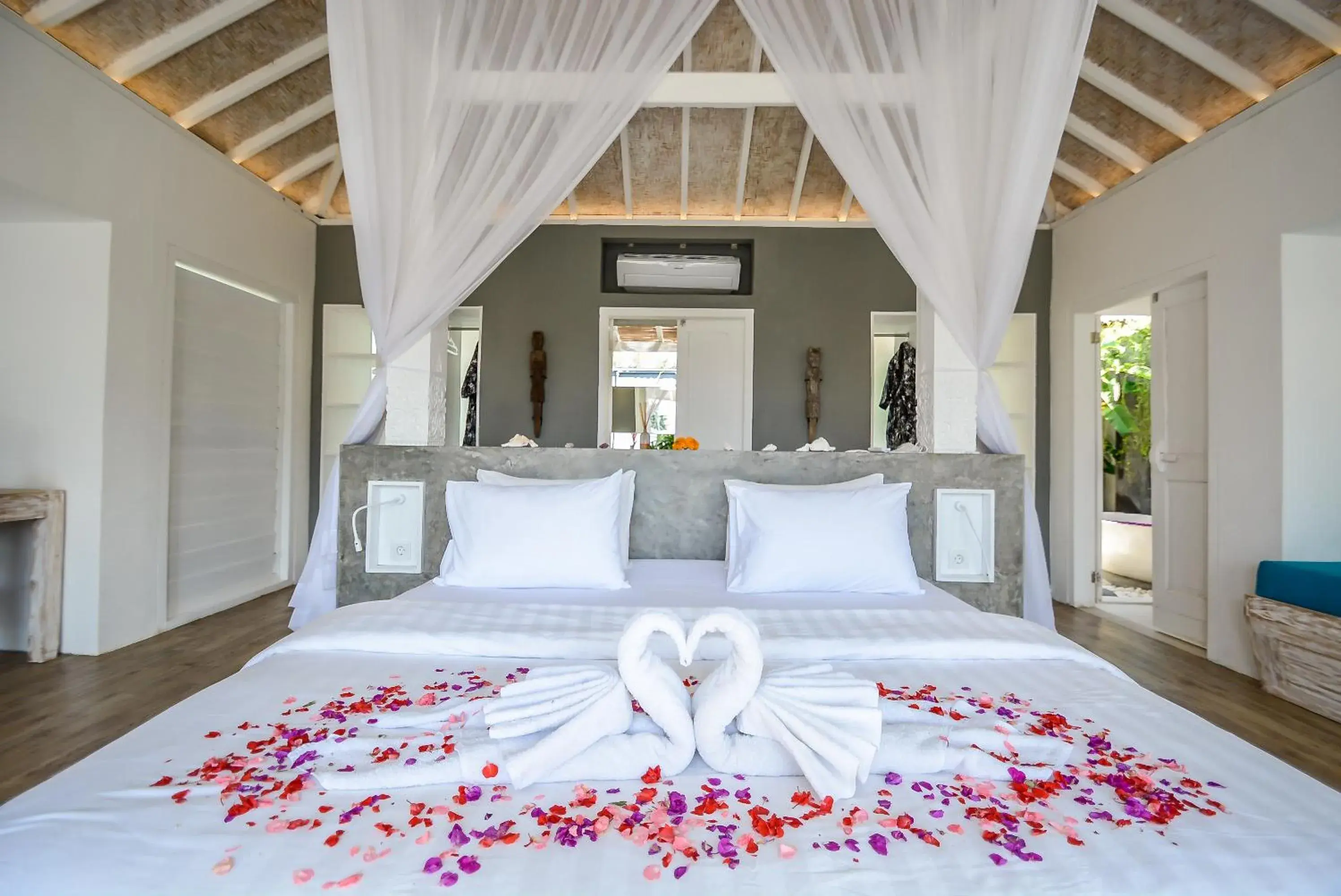 Bedroom, Bed in Mahi Mahi Villa & Suites Bedroom, Bed in Mahi Mahi Villa & Suites